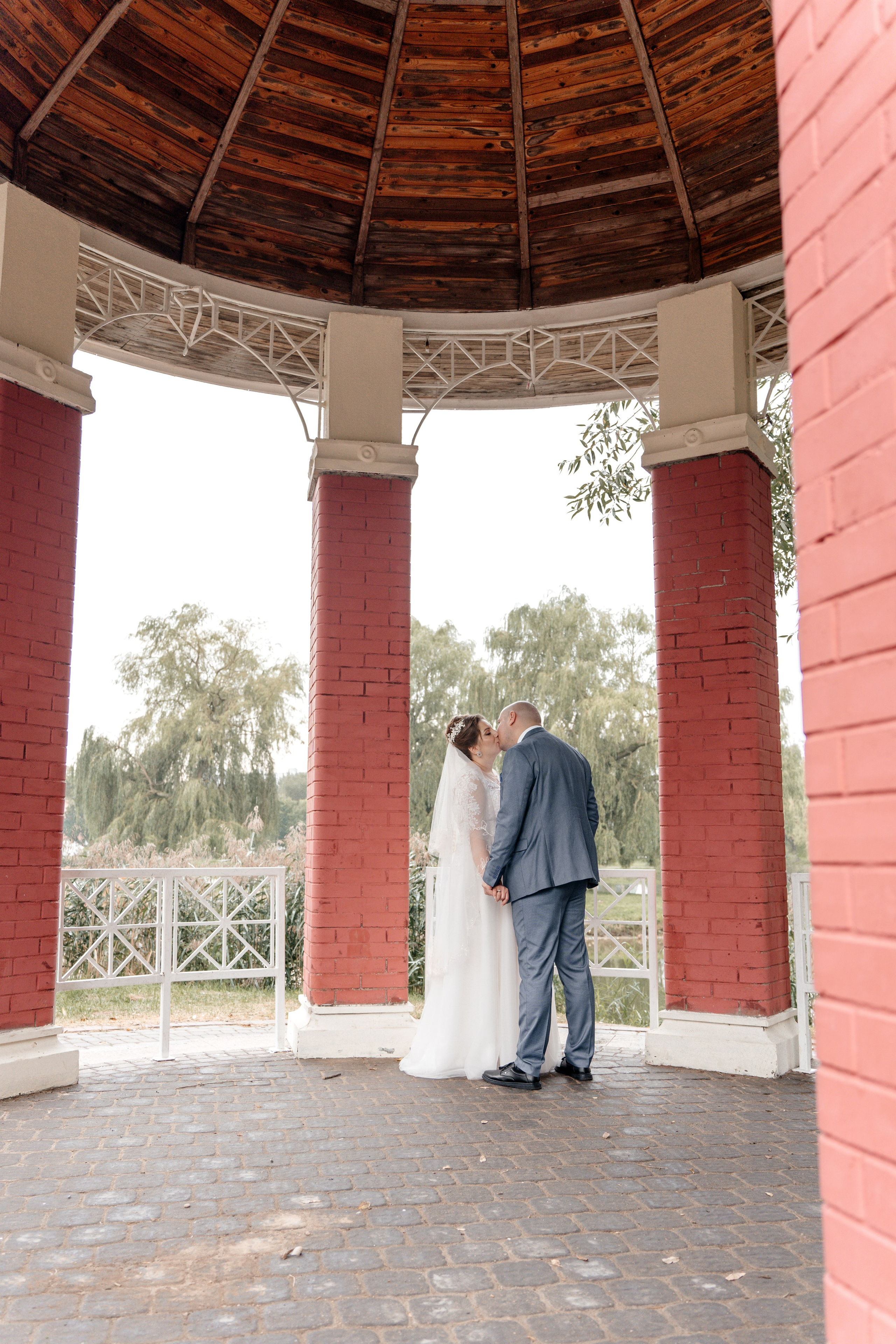 Дождливый день создания семьи. Ваш семейный фотограф в Минске — Вика Трегубова