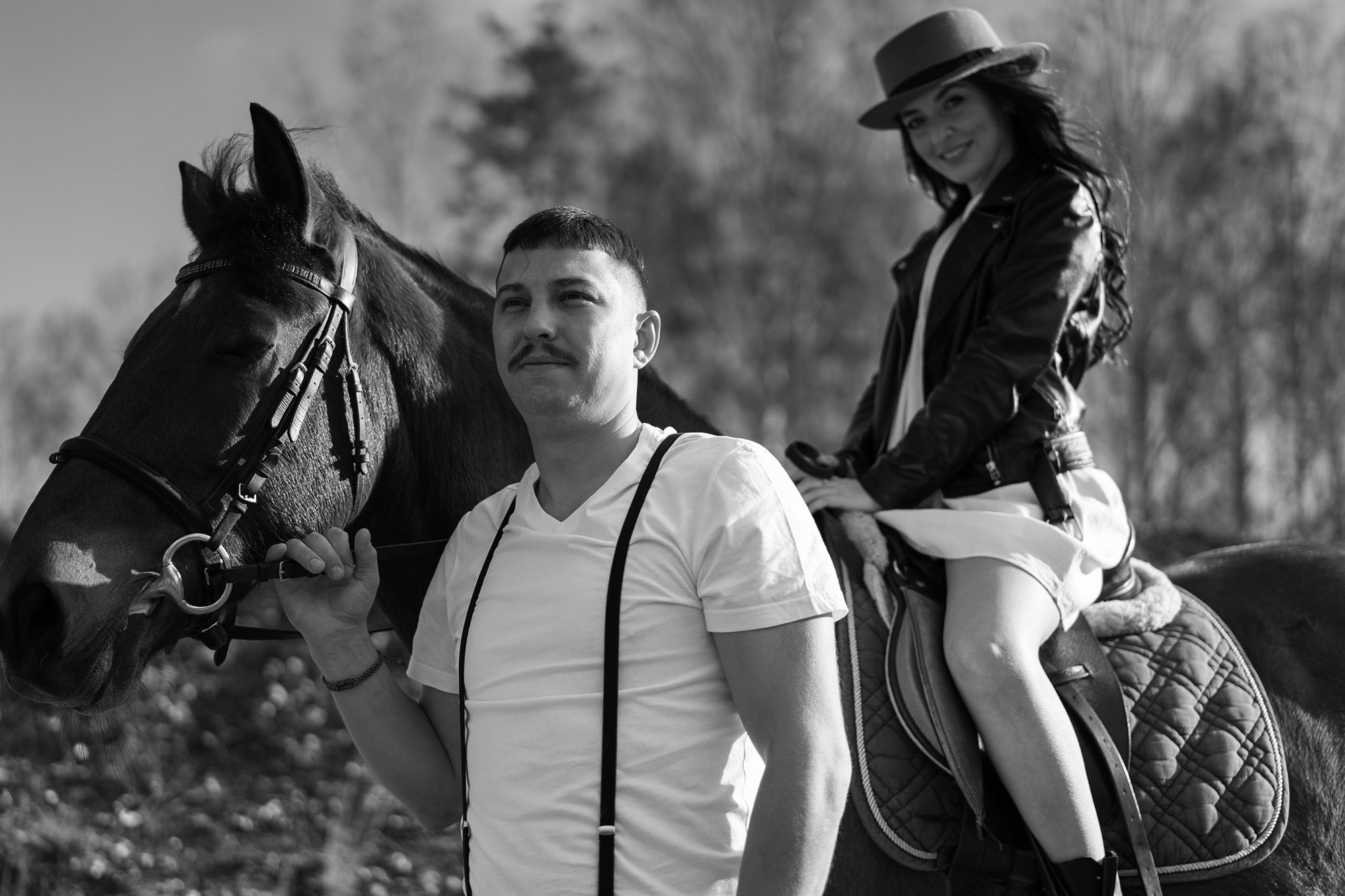 Фотосессия влюбленных в конюшне. Фотограф Екатеринбург Кокшарова Александра