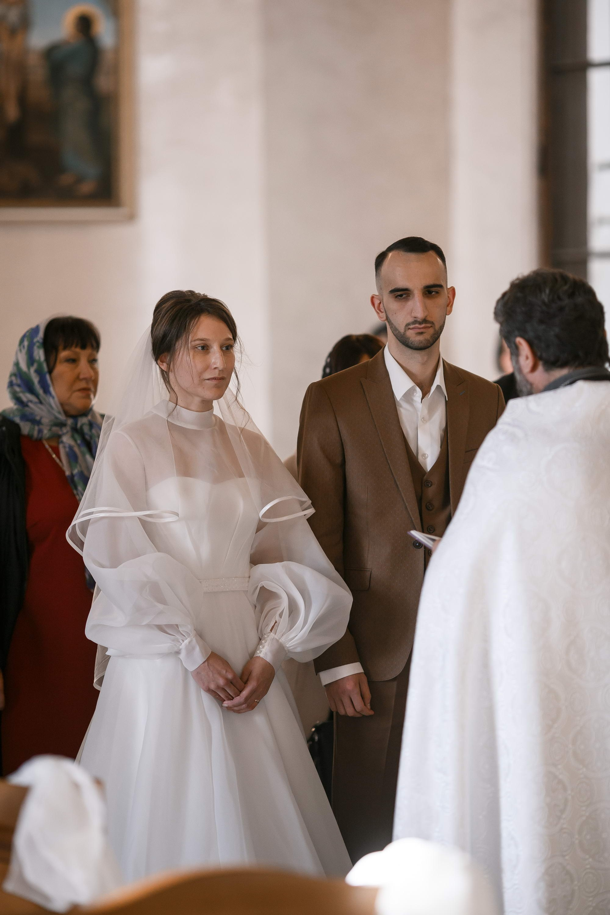 венчание армянских молодожёнов