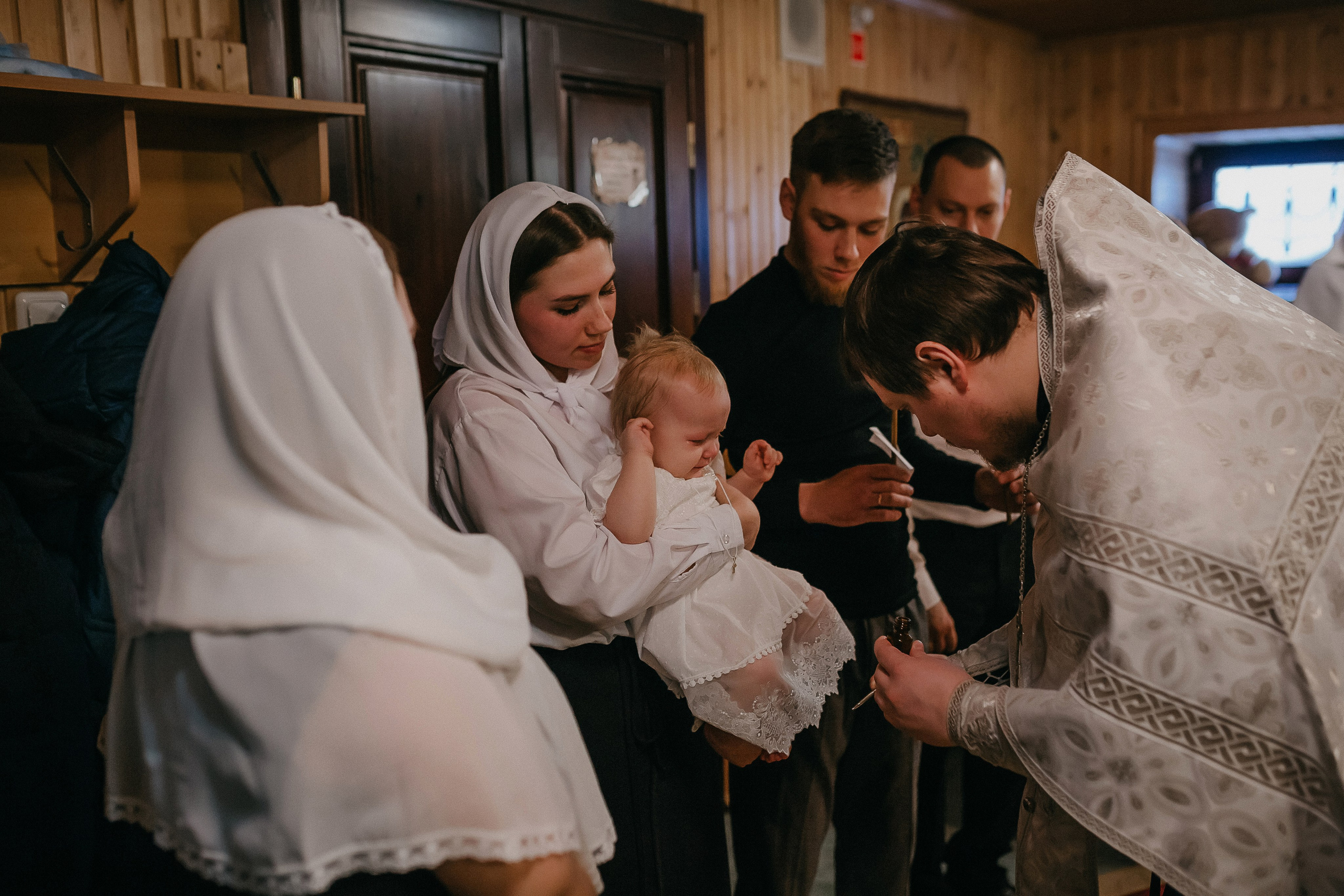Крещение Виктории. Храм Симеона Верхотурского п.Барсово. Семейный фотограф в Сургуте