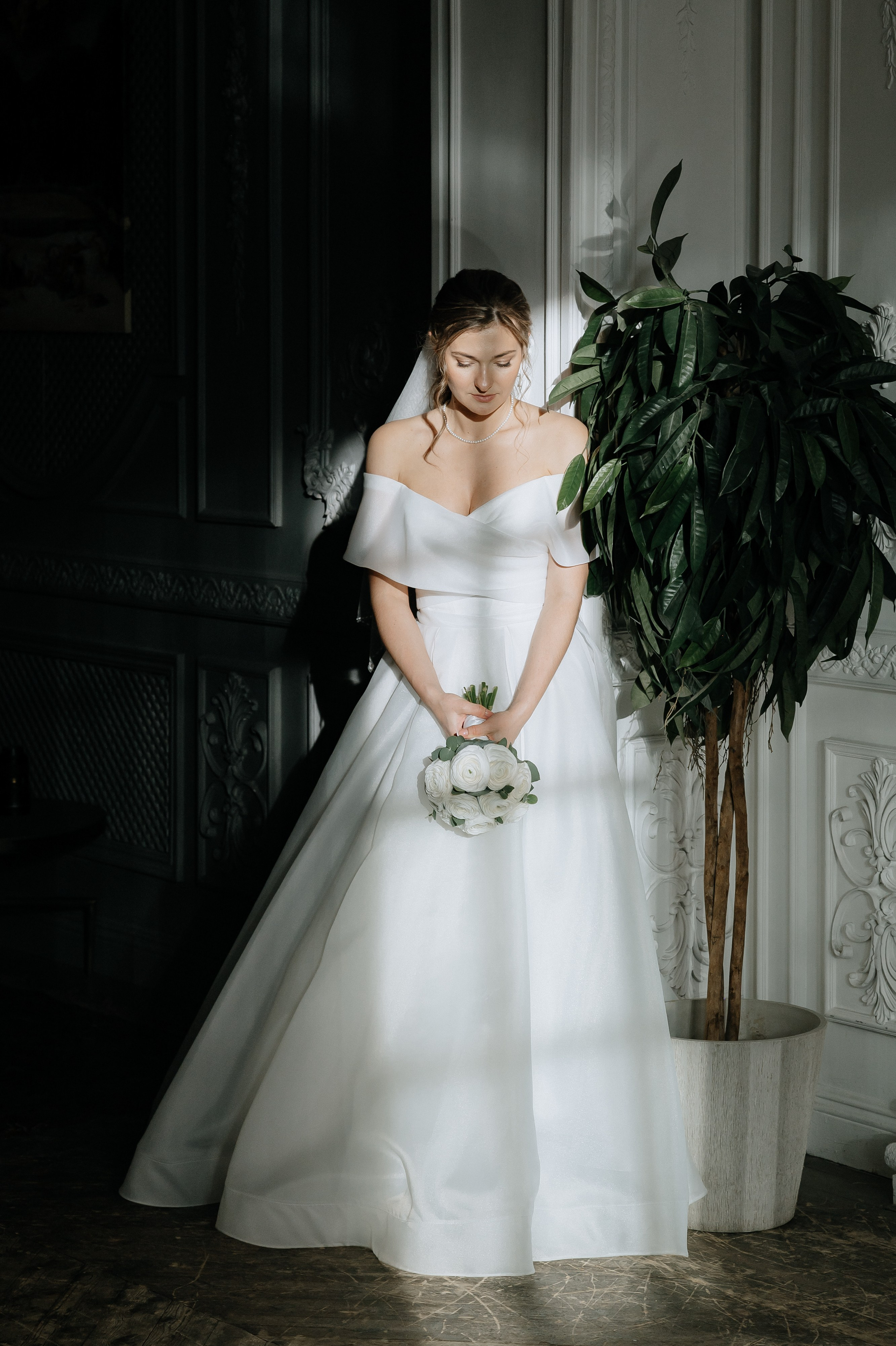 Регистрация брака и фотосессия в Особняке Royal. Свадебный фотограф Москва — Сергей и Татьяна