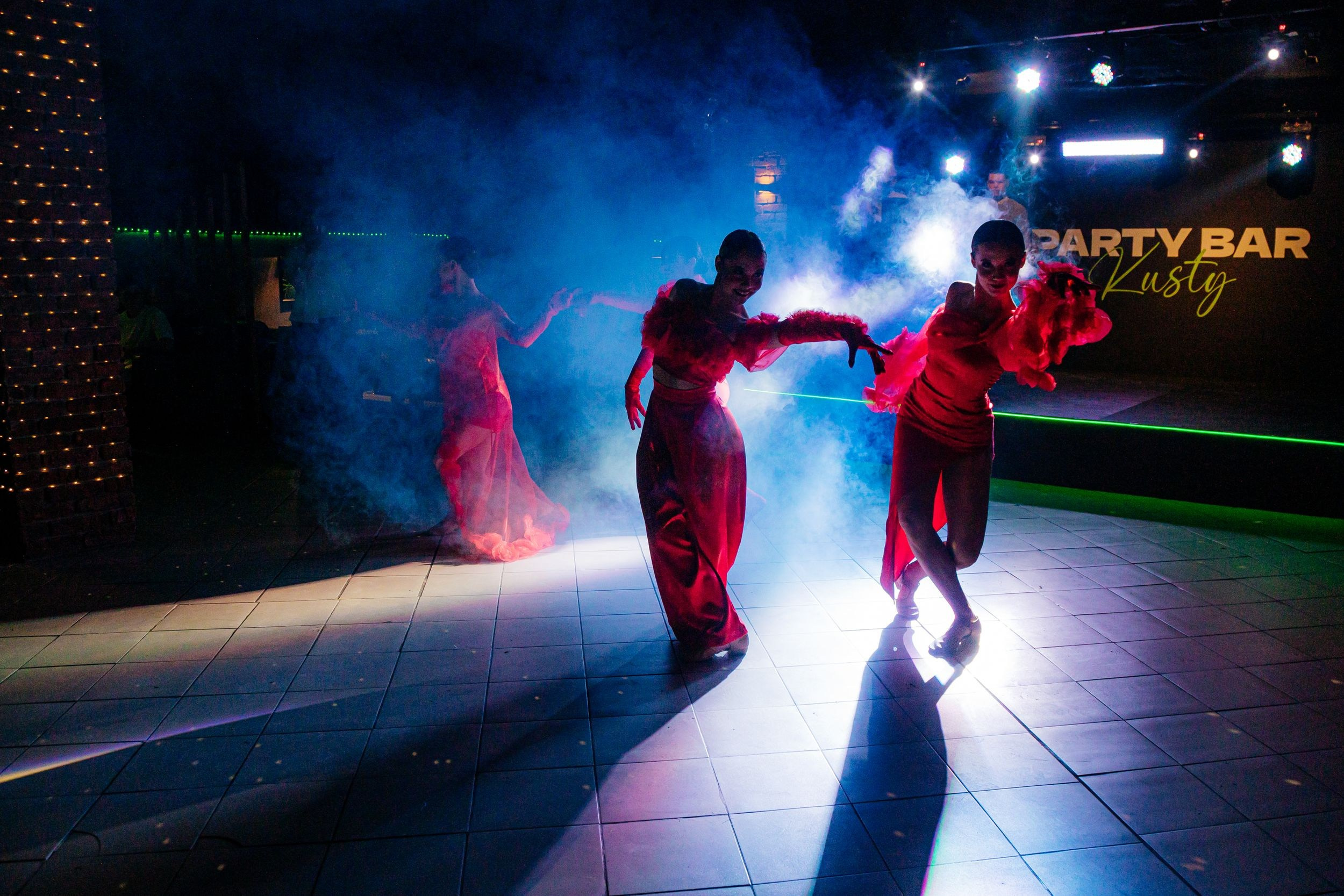 Выступления на банкетных площадках. Танцевальная шоу-группа «GRANAT»