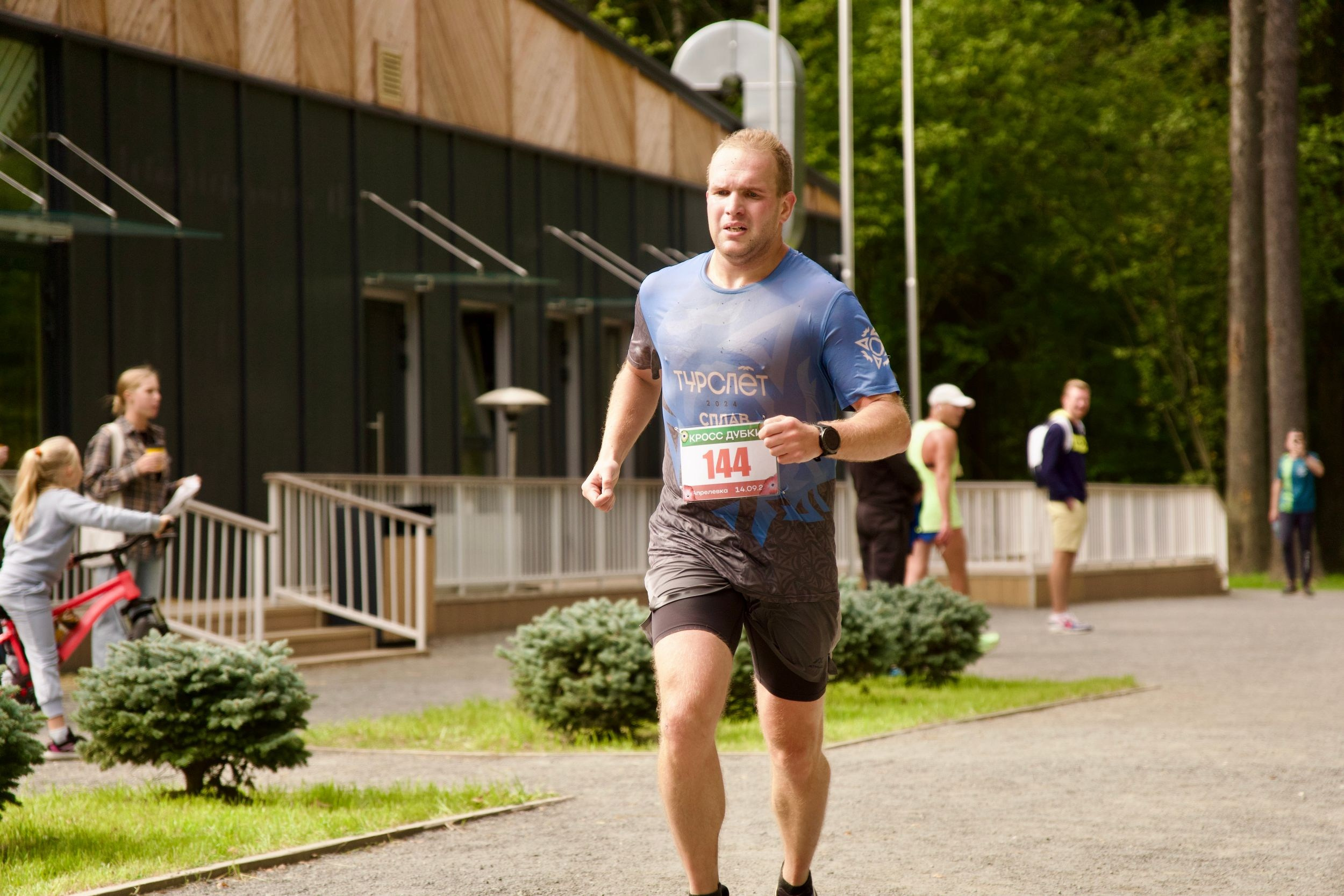 Забег в парке «Дубки». Кафе «БЕЛКА НАШЕПТАЛА». Ну оооочень концептуальное кафе
