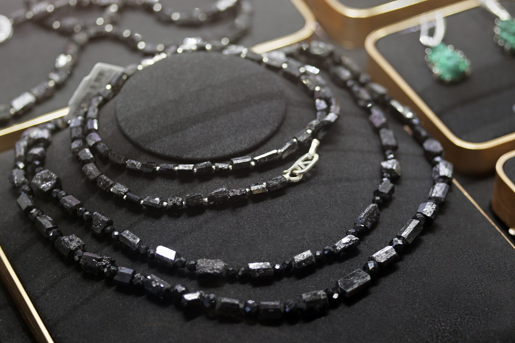 Necklaces, chains and pendants. The Website of the Photographer Vitaly Deni