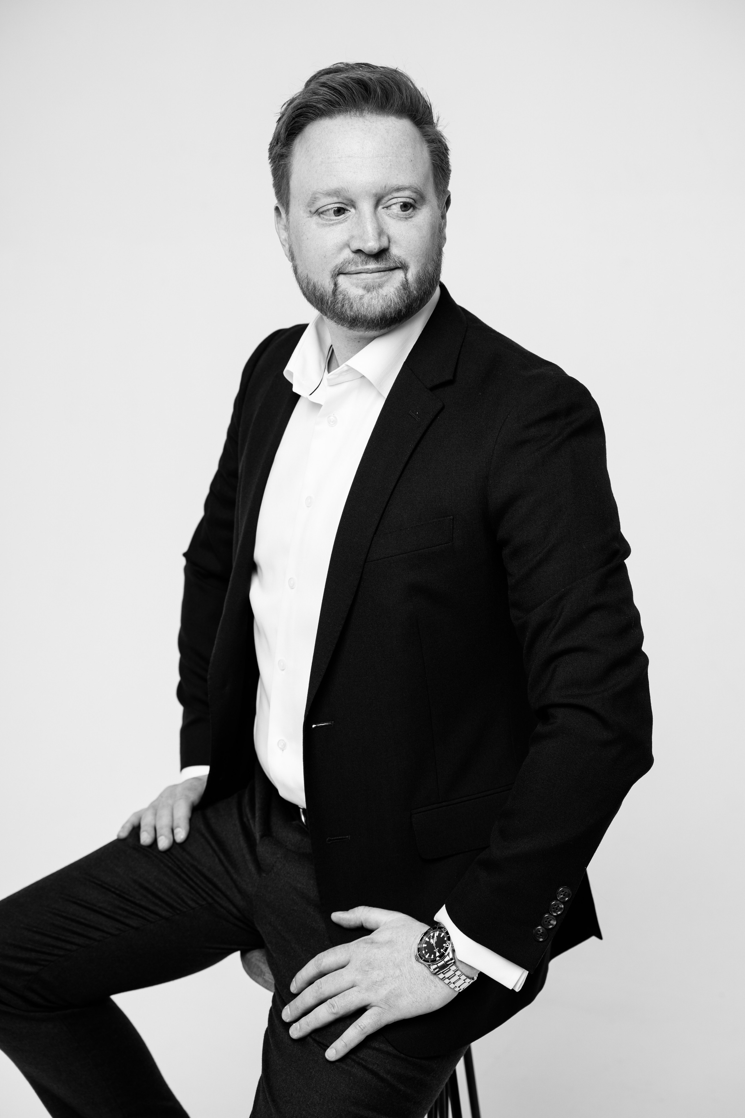 Портрет международного эксперта в естественном свете.