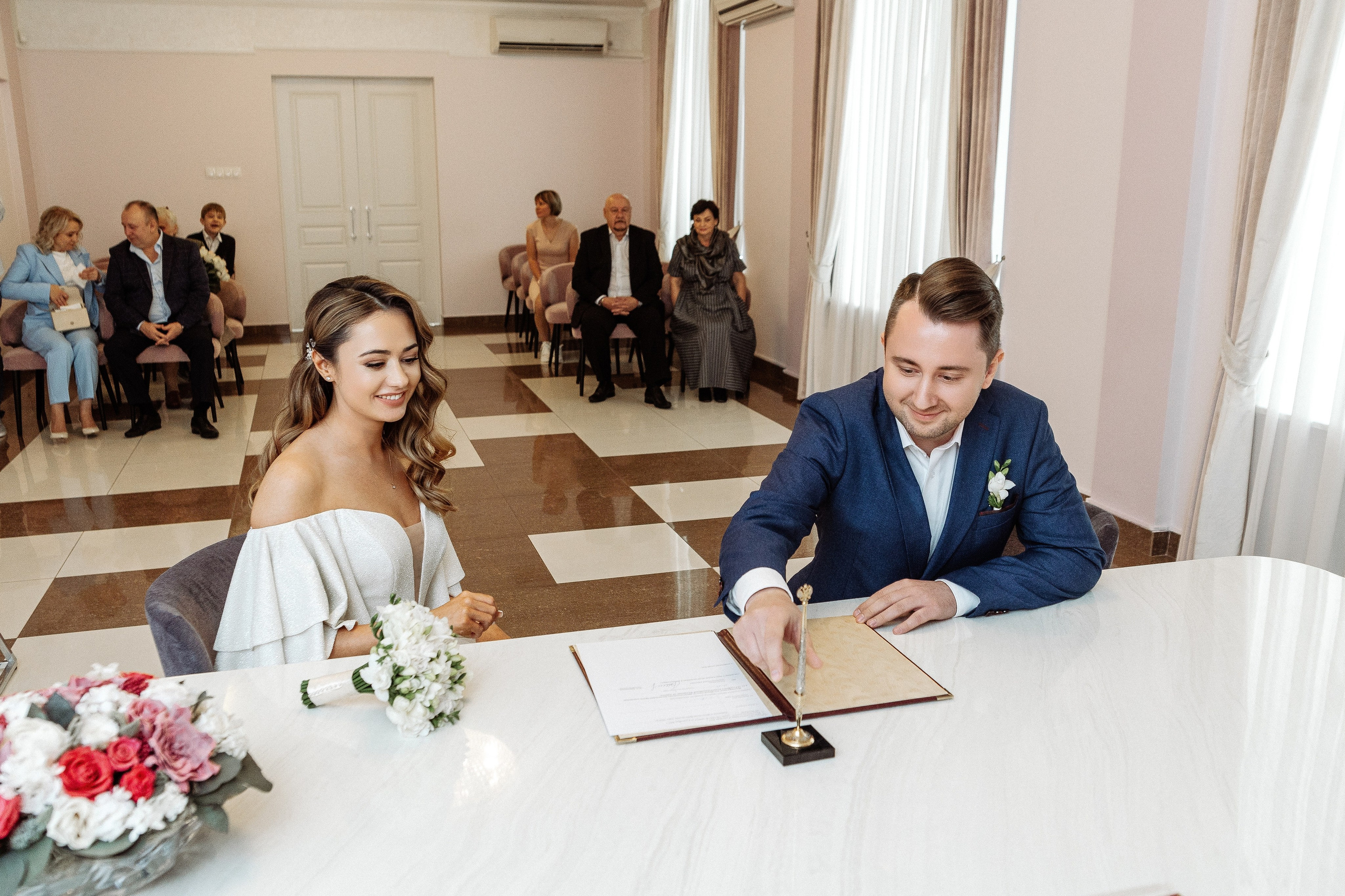 Гагаринский ЗАГС. Свадебный фотограф Маргарита Глумскова