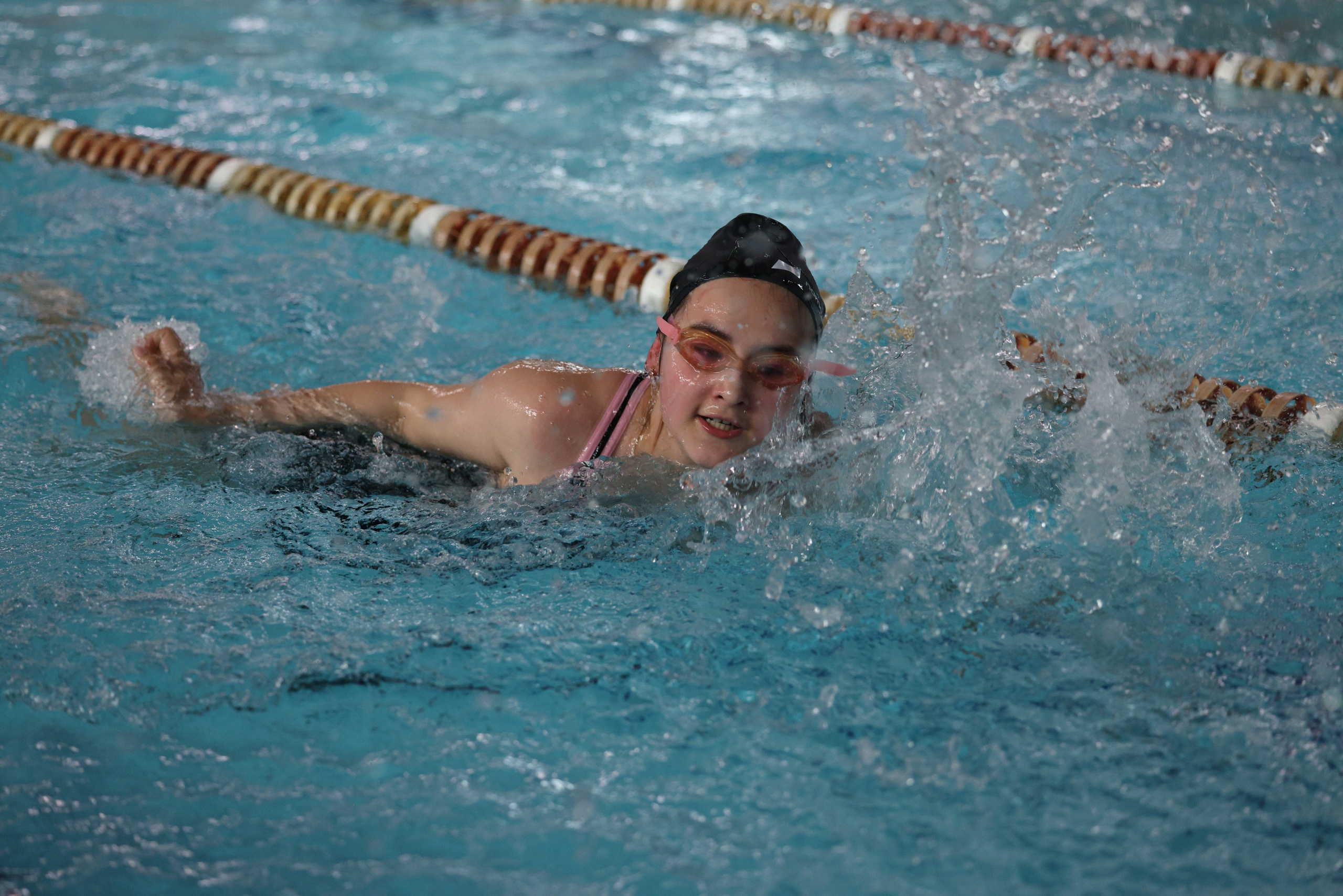 Веселый дельфин. Плавание. Дети 8-9 лет. Фотограф Александр Заломаев