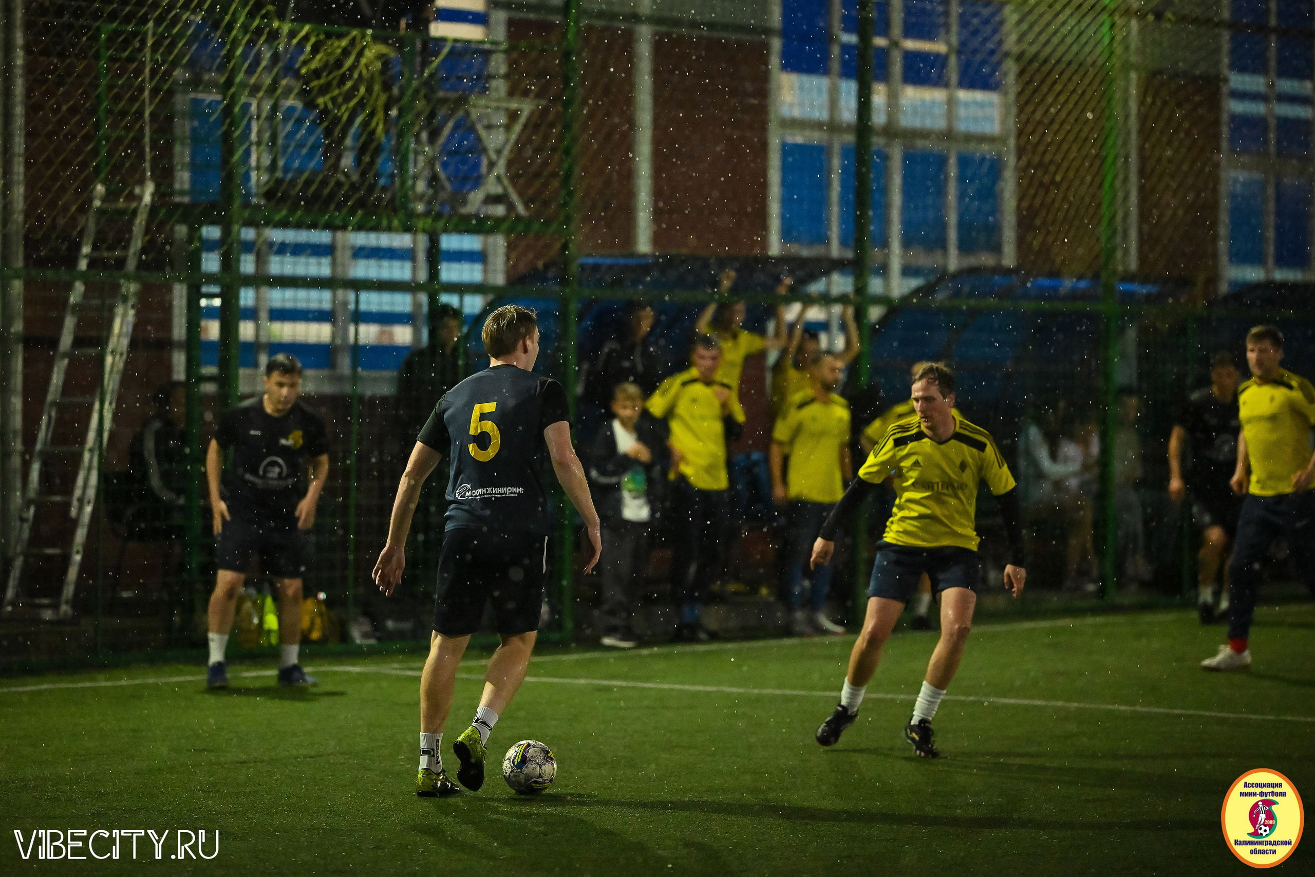ИГРЫ МИНИ-ФУТБОЛЬНОЙ И КОРПОРАТИВНОЙ ЛИГИ. VIBECITY.RU Вайб Сити Ру Фоторепортажи Фотоотчеты Калининград