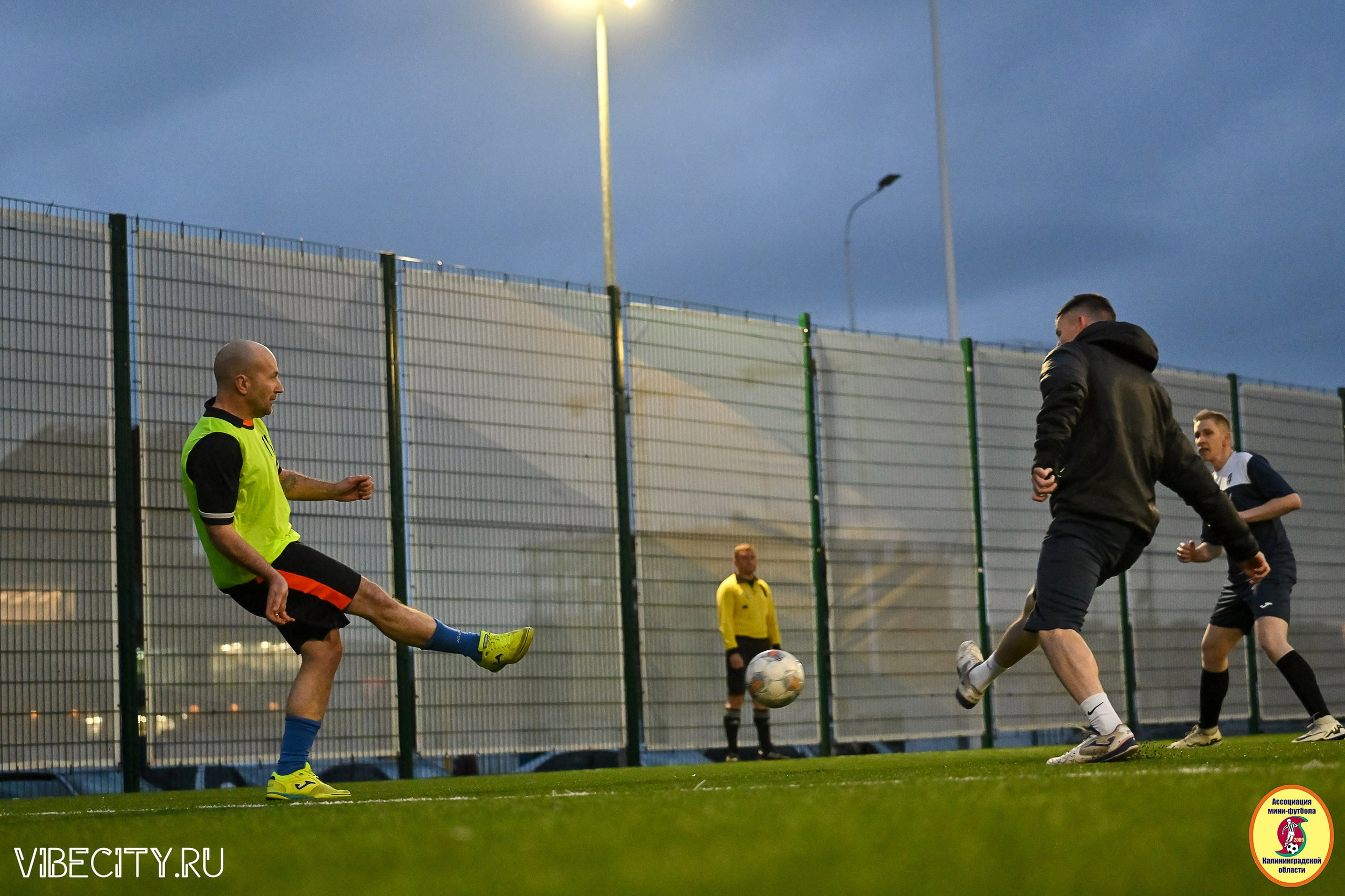 ИГРЫ МИНИ-ФУТБОЛЬНОЙ ЛИГИ. VIBECITY.RU Вайб Сити Ру Фоторепортажи Фотоотчеты Калининград