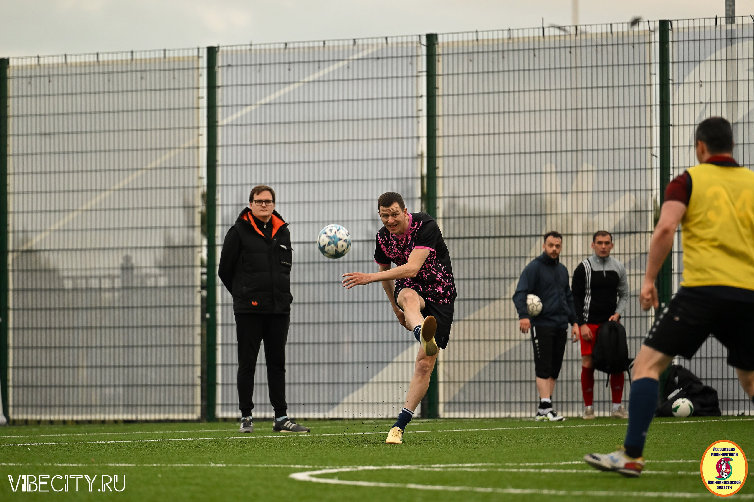 ИГРЫ МИНИ-ФУТБОЛЬНОЙ ЛИГИ. VIBECITY.RU Вайб Сити Ру Фоторепортажи Фотоотчеты Калининград