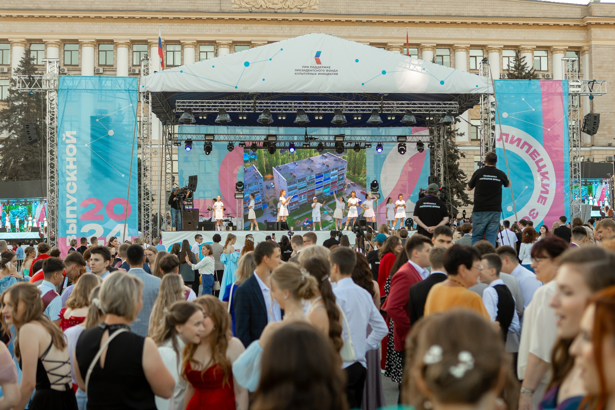 Выпускной Гимназия 12 2024 г. Свадебный и портретный Фотограф в Липецке Дмитрий Котюков