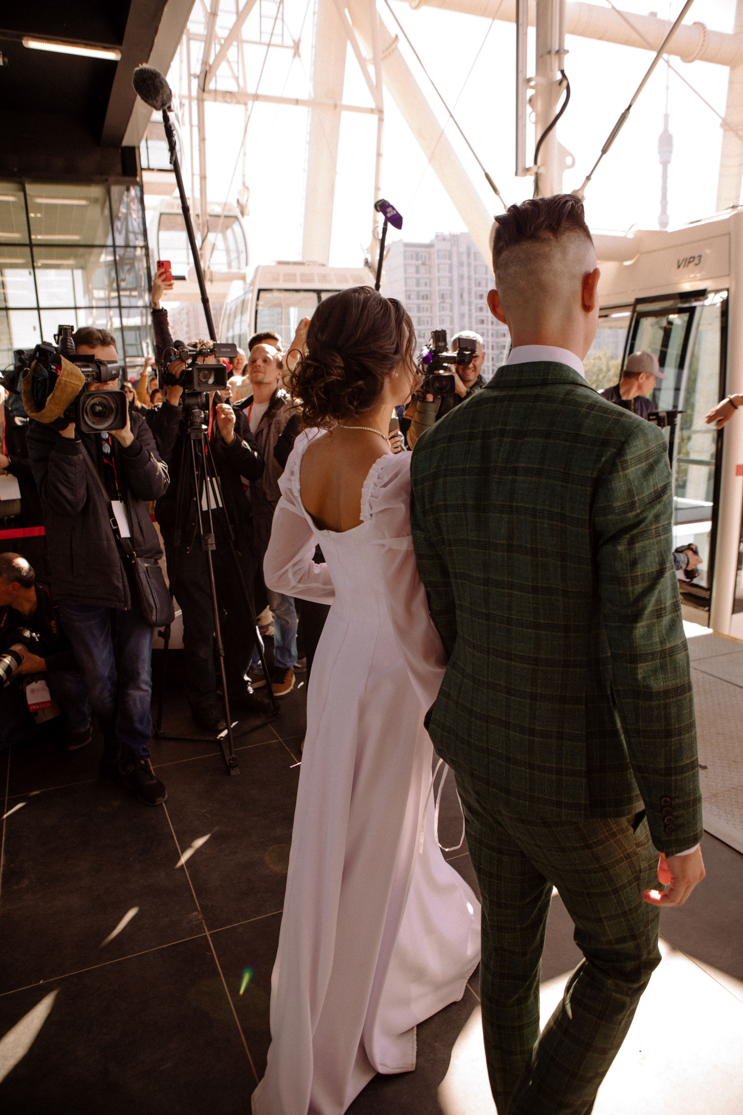 Василиса и Стас. Роспись на колесе обозрения. Свадебный и портретный фотограф в Москве Анастасия Масюк