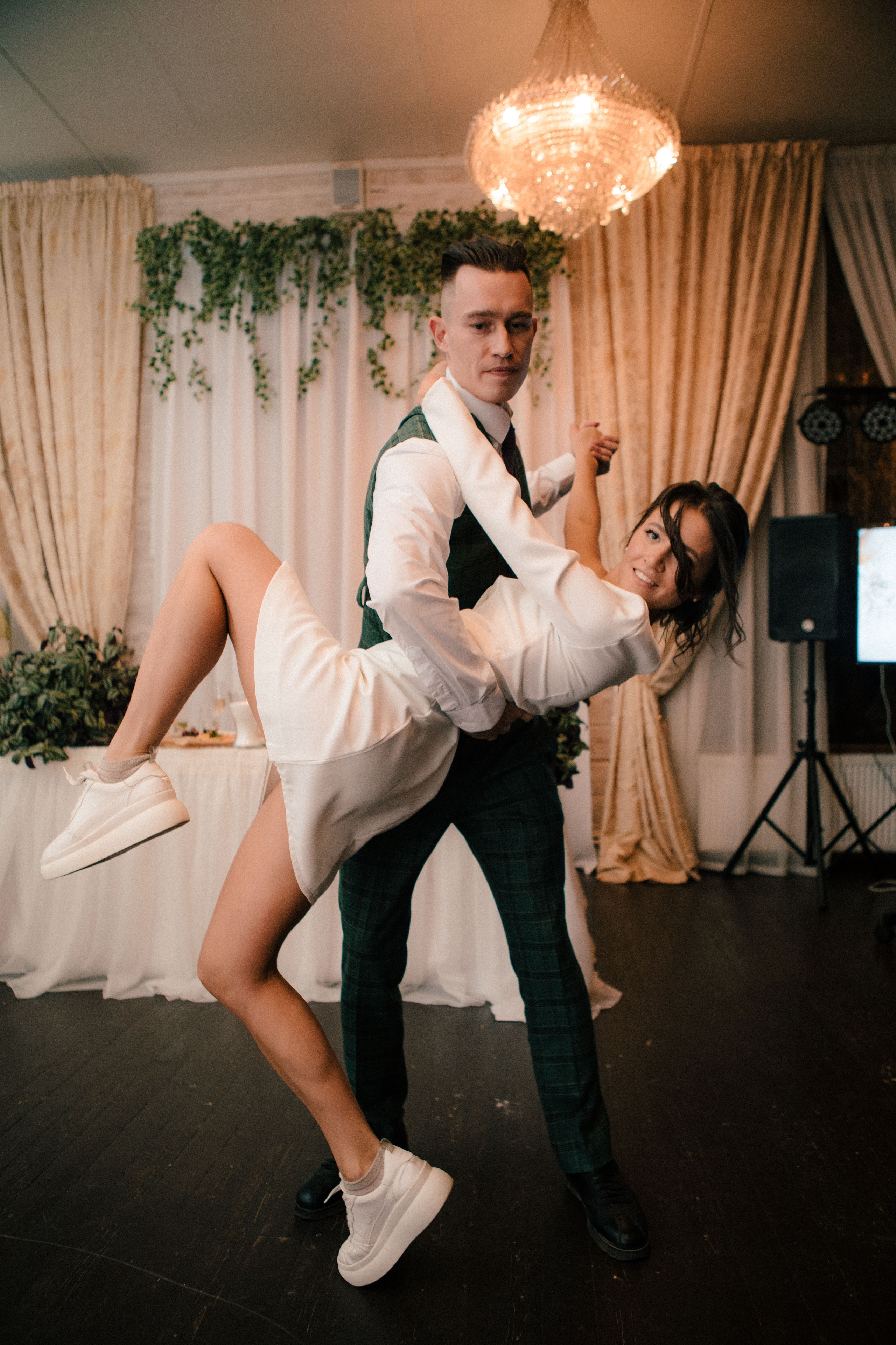 Василиса и Стас. Роспись на колесе обозрения. Свадебный и портретный фотограф в Москве Анастасия Масюк