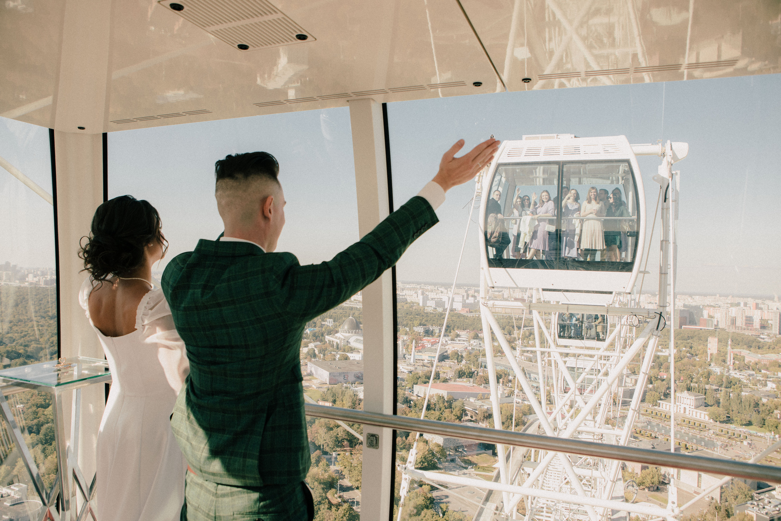 Василиса и Стас. Роспись на колесе обозрения. Свадебный и портретный фотограф в Москве Анастасия Масюк