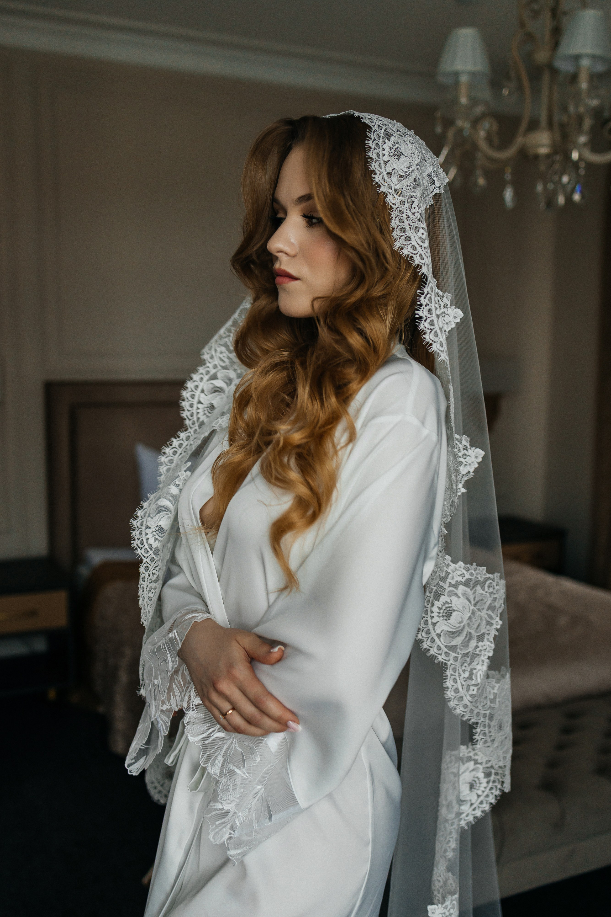 Роскошное утро пары в номере отеля. Олег Сверчков | Свадебный фотограф Вологда