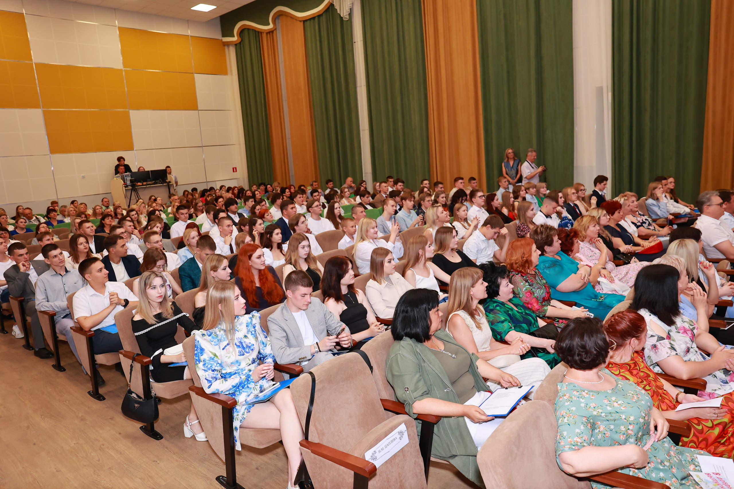 Вручение аттестатов Гимназия 87. Детский семейный фотограф Краснодар