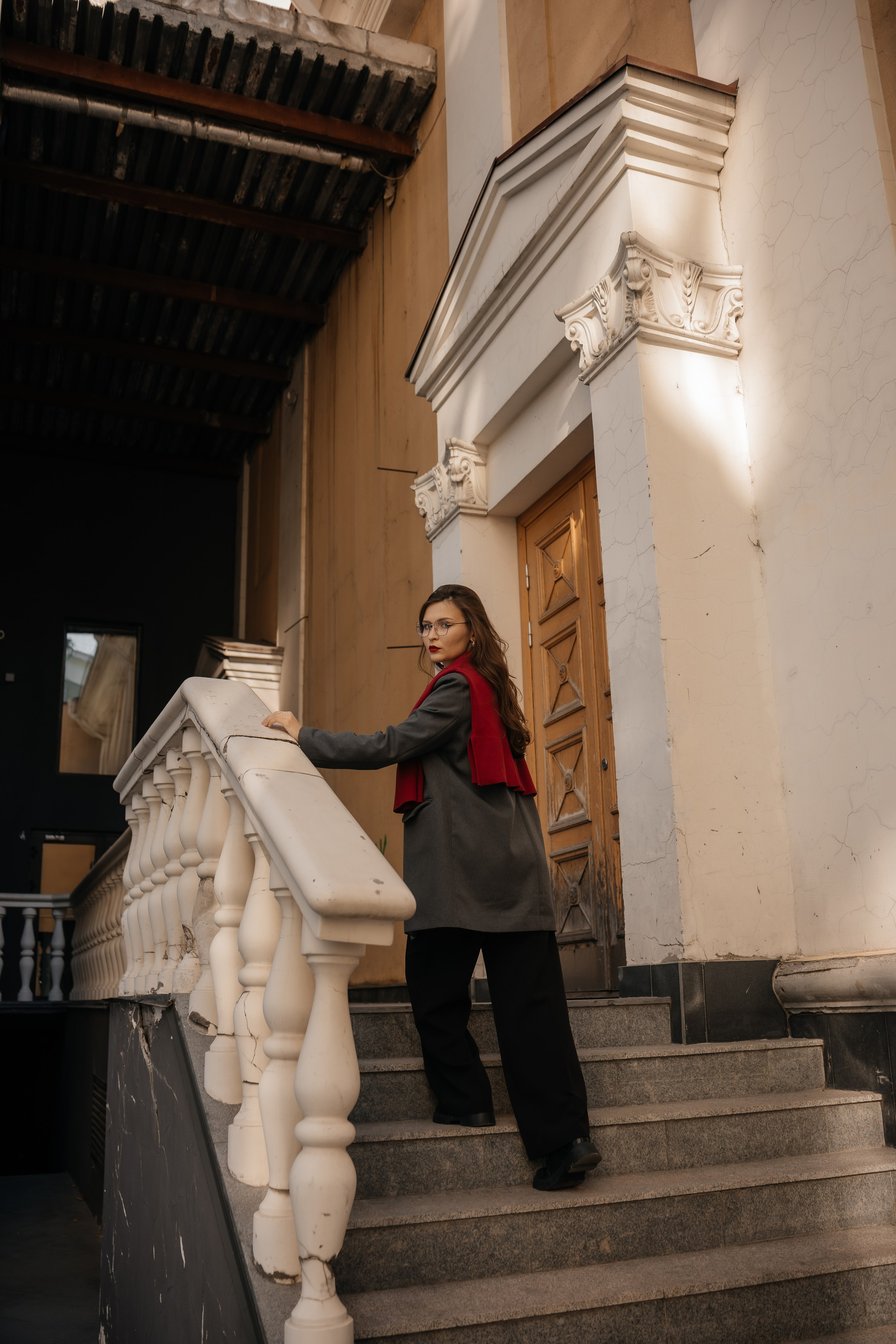 Софа. Прогулочная фотосессия у Победы. Свадебный и семейный фотограф в Новосибирске Ирина Дорошкова