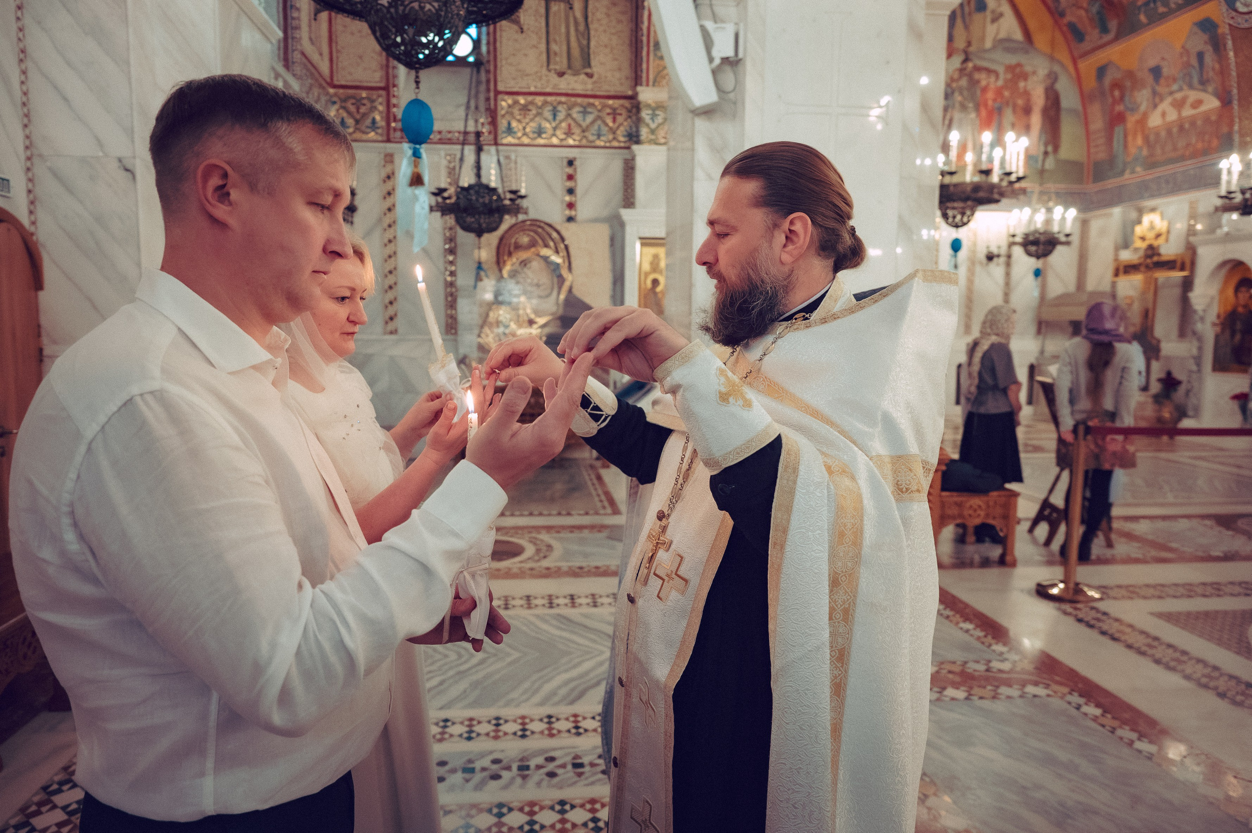 Венчание Ильи и Евгении в Храме Покрова Пресвятой Богородицы в Ясенево. Семейный фотограф Руслан Каримов Одинцово Москва