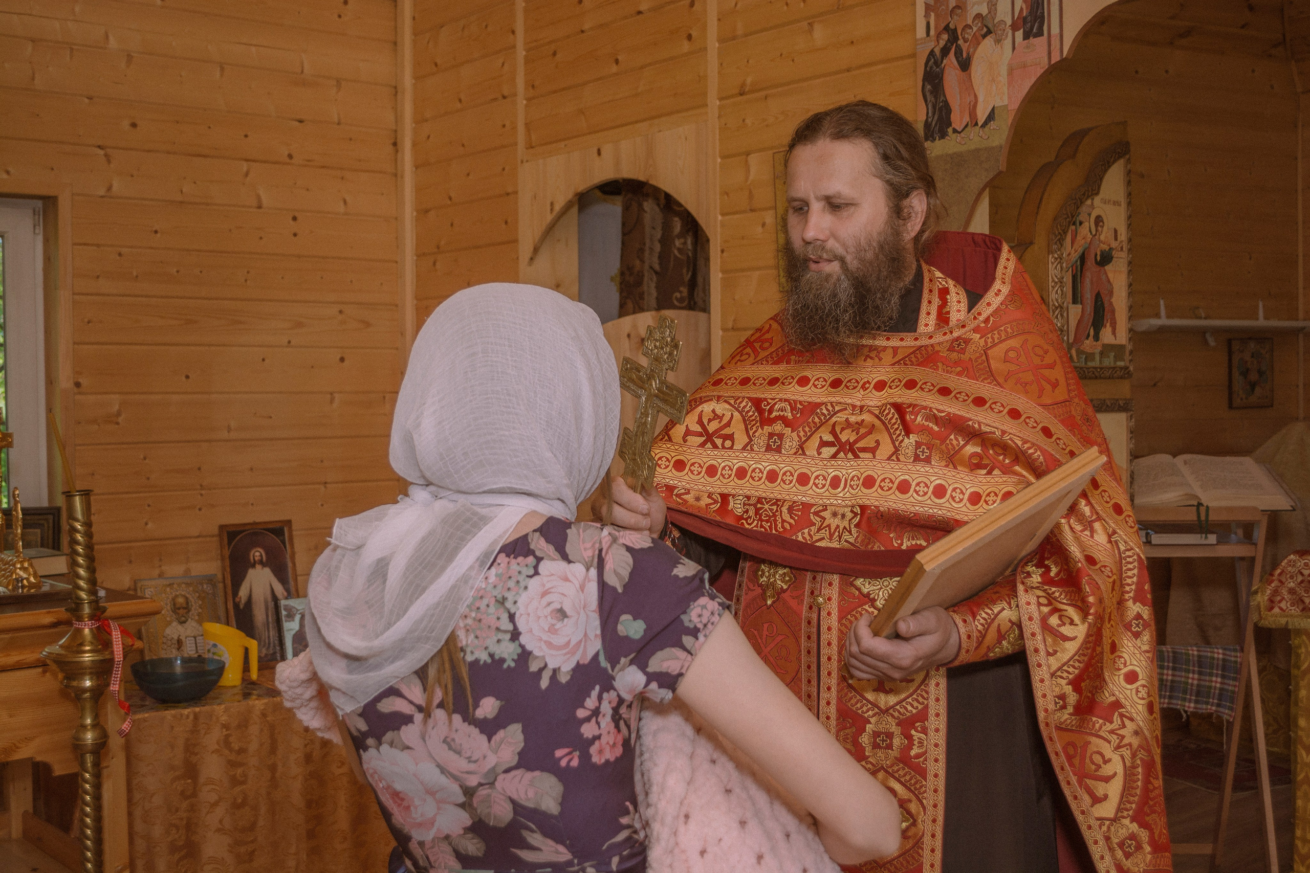 Крещение Василисы в храме Николая Чудотворца в д. Старый погост. Фотограф Евгений Егоров