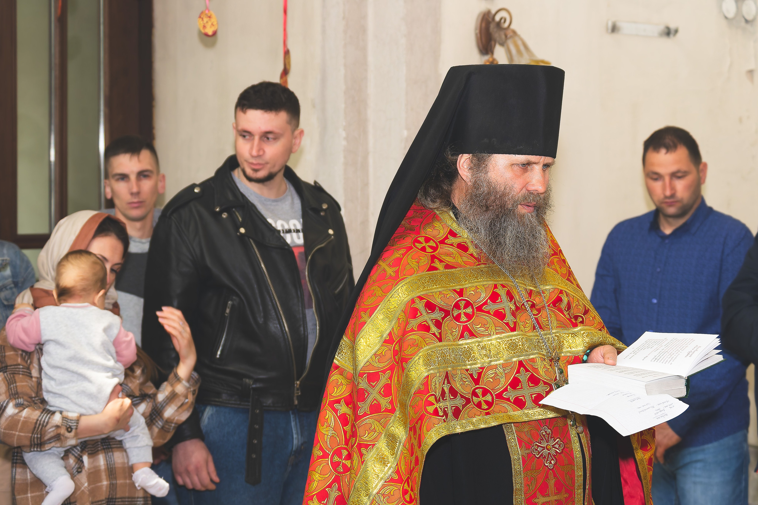 Крещение Ксении в храме Рождества Пресвятой Богородицы д. Щербинино. Фотограф Евгений Егоров