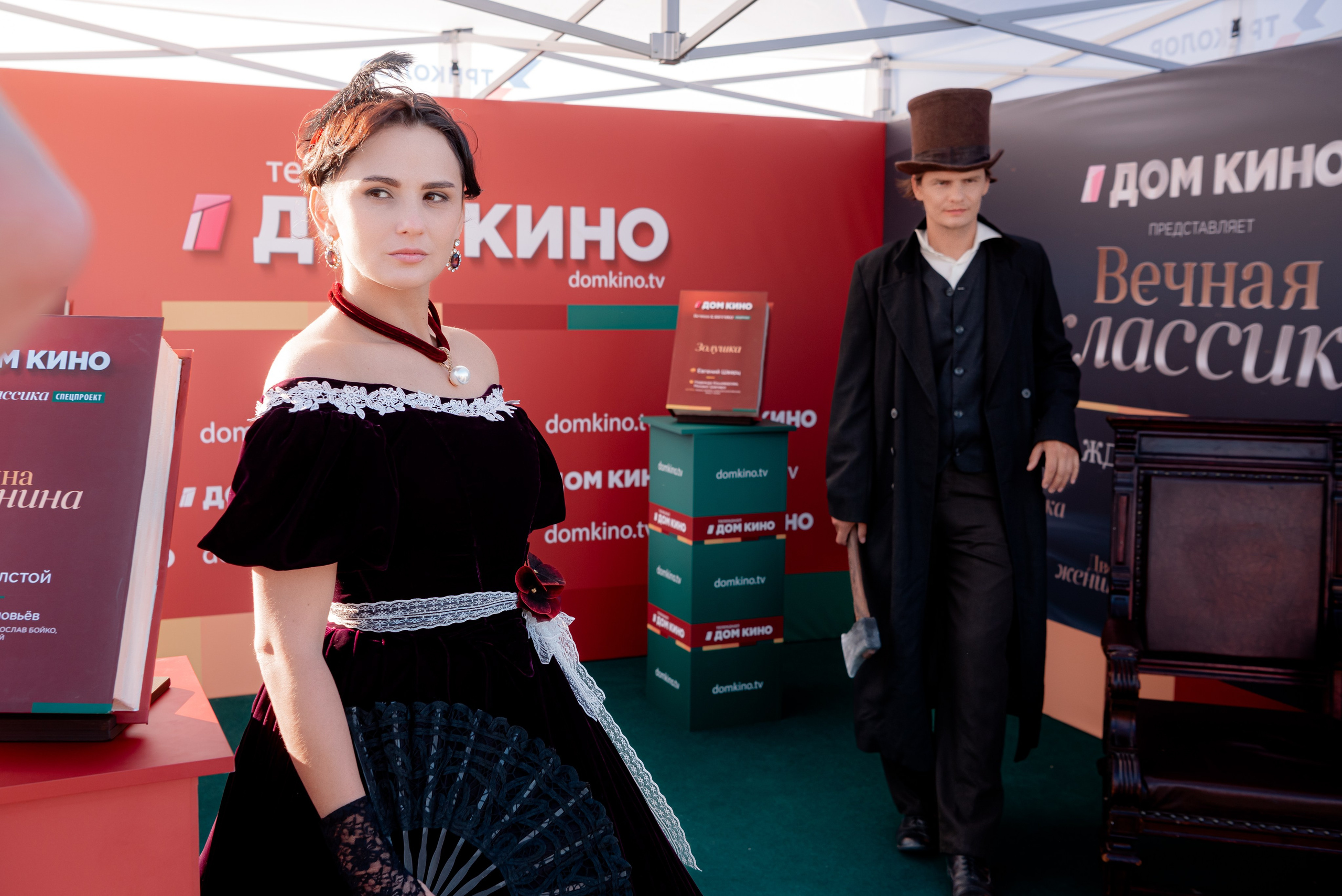 Портретные фото с артистами в палатке Триколор Дом Кинов на день города Волгоград. Фотограф в Волгограде и Волжском Александр Горбань