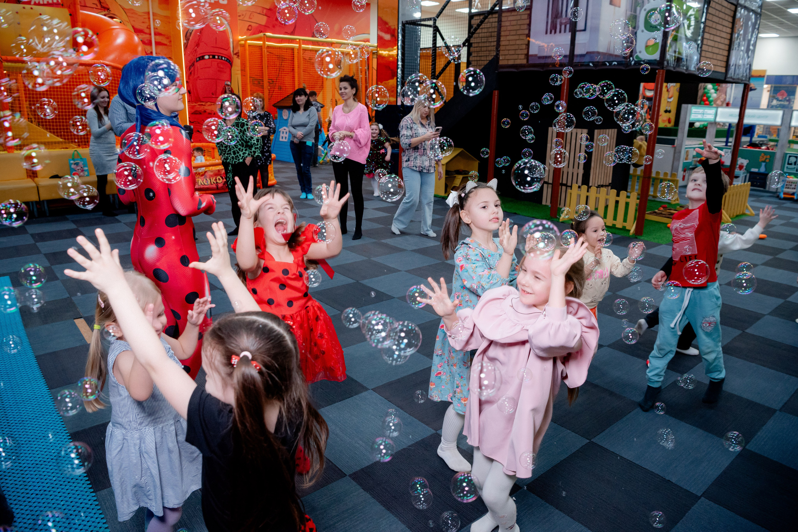 ДР в Локо Мотив Аниматоры Леди Баг. Фотограф в Волгограде и Волжском Александр Горбань