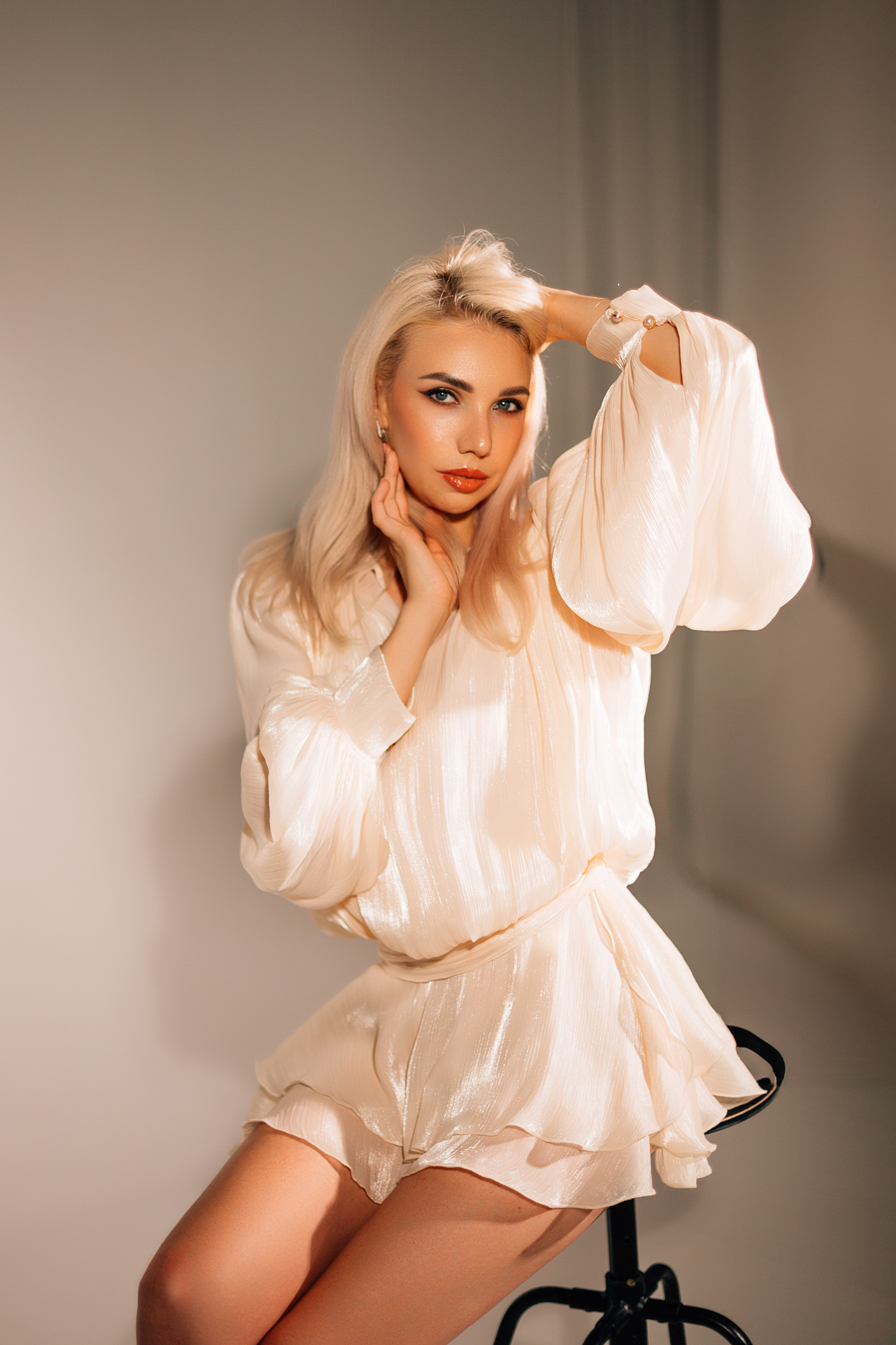 Женский портрет с цветным светом. Семейный и индивидуальный фотограф в Ростове-на-Дону