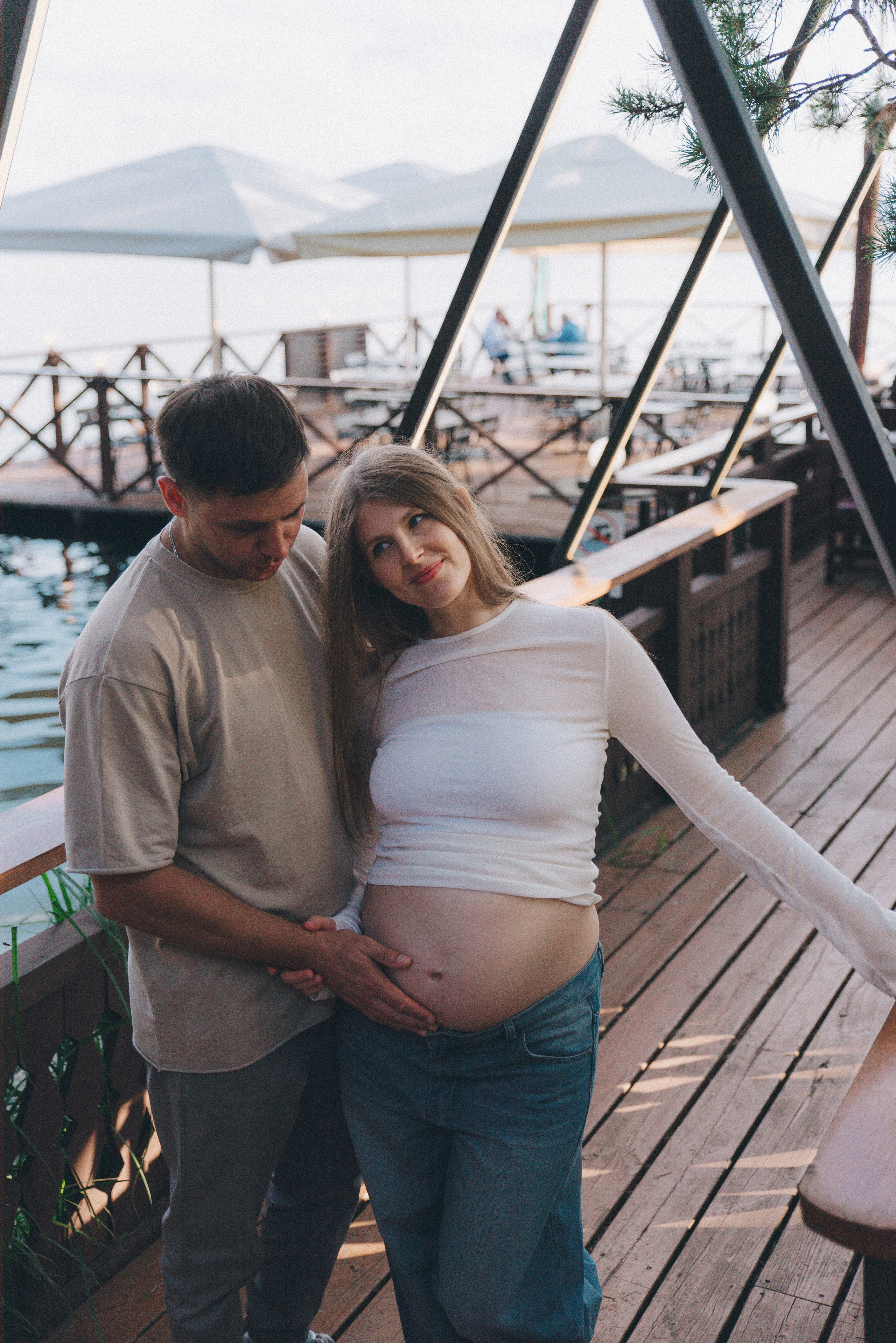 парень и девушка в белом