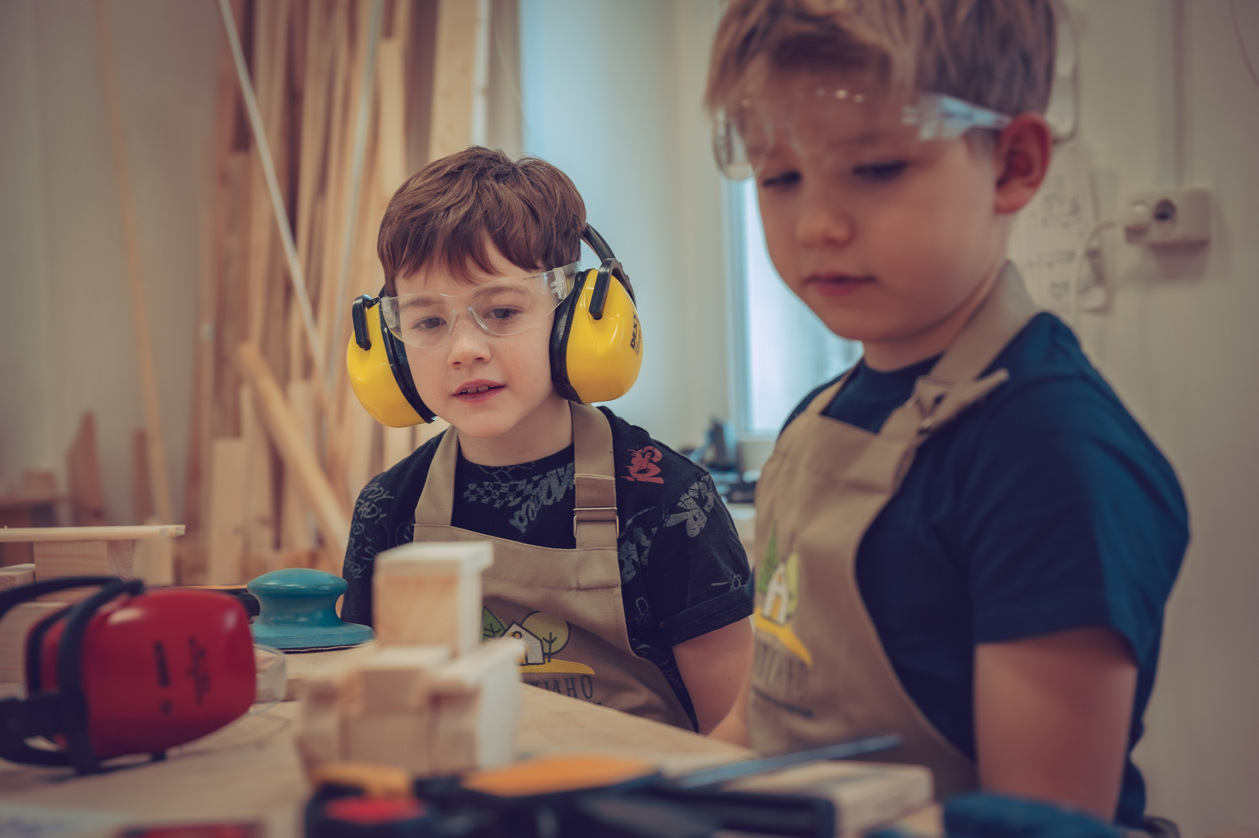 Репортаж из детской столярной мастерской. Семейный фотограф Руслан Каримов Одинцово Москва