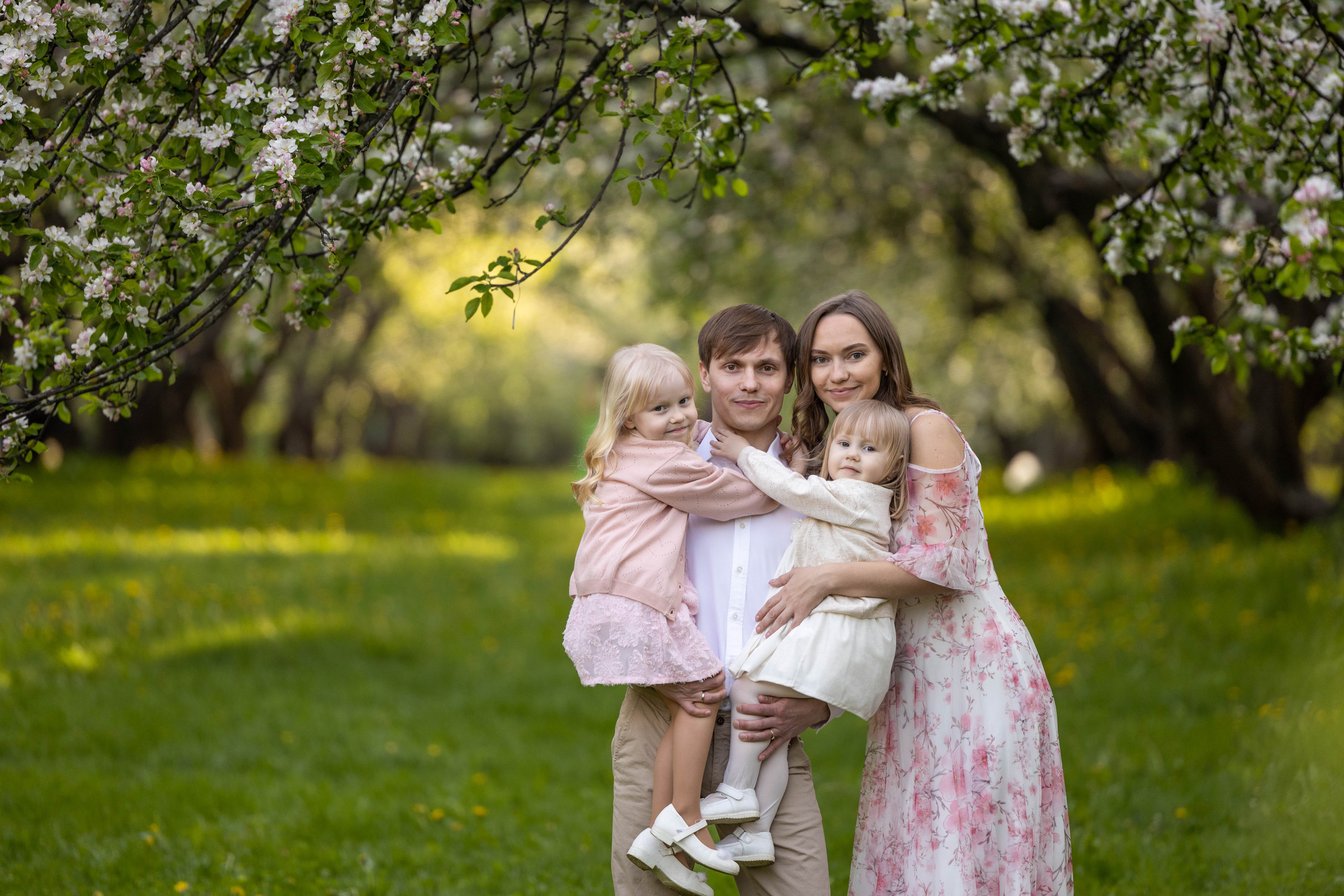 Семейная фотосессия в яблоневом саду Коломенское