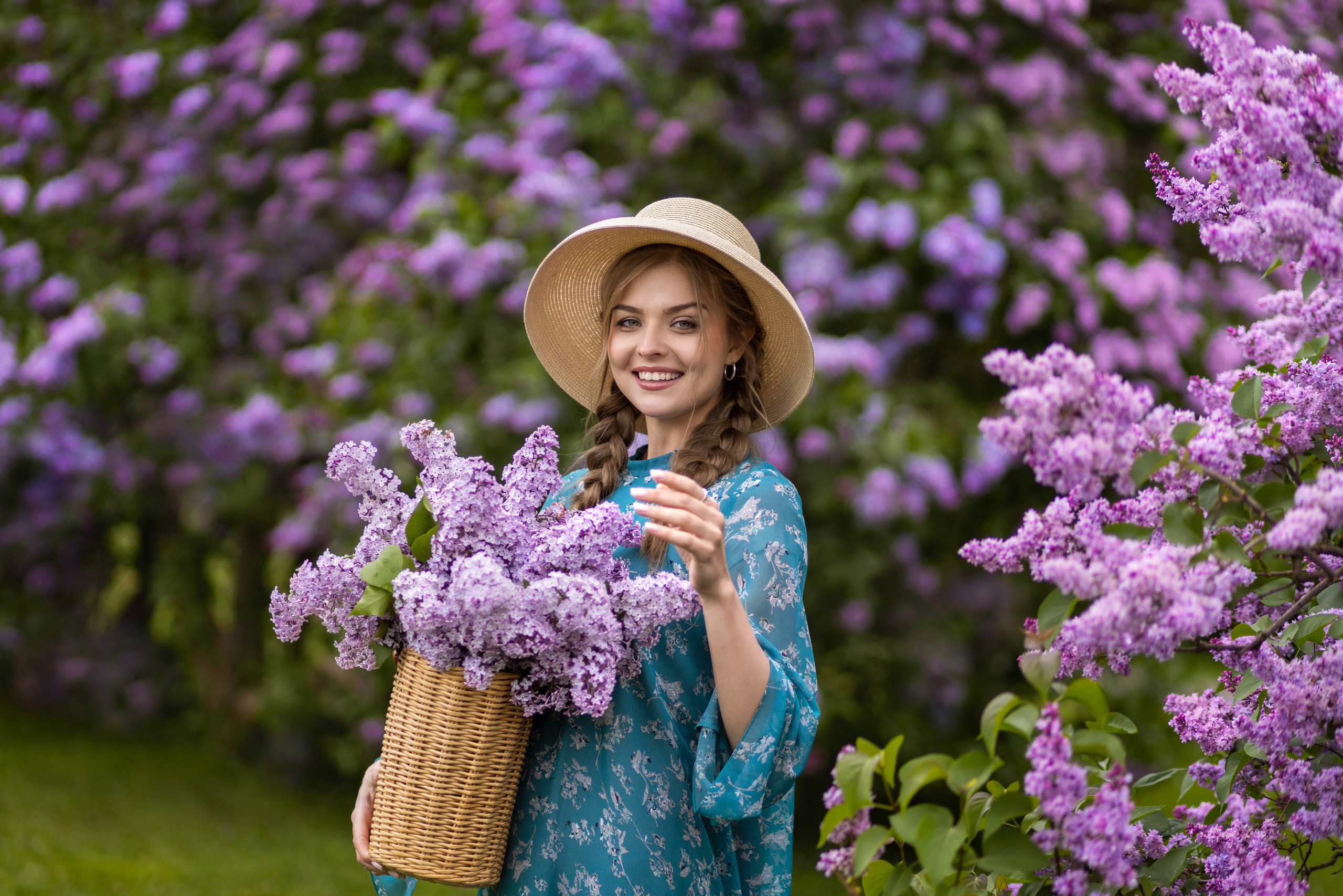 Фотосессия в Москве в сиреневом саду