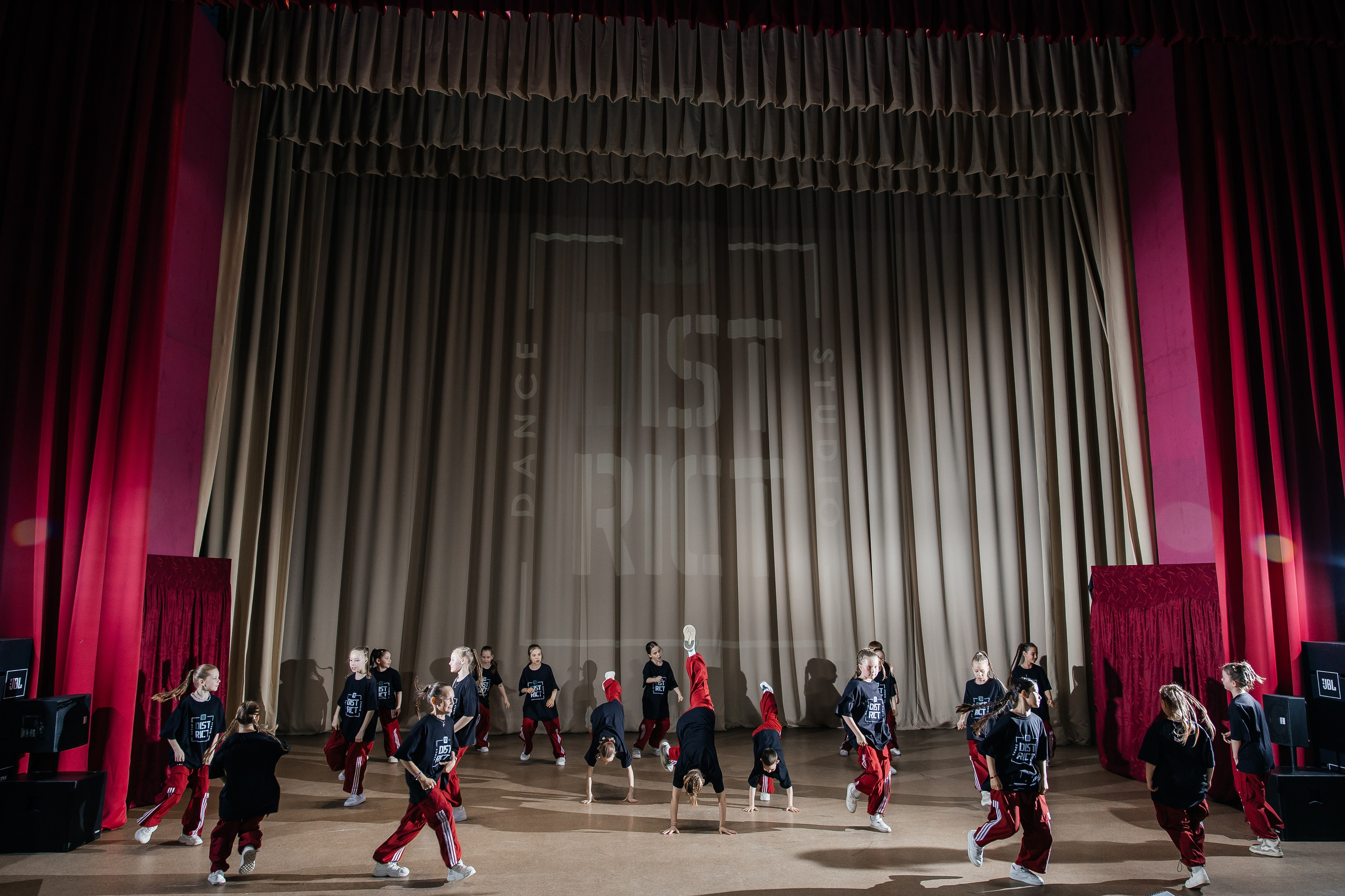 Дистрикт. Отчетный концерт. Свадебный и Семейный фотограф г. Ижевск Гульназ Солдатова. Гульназ фото