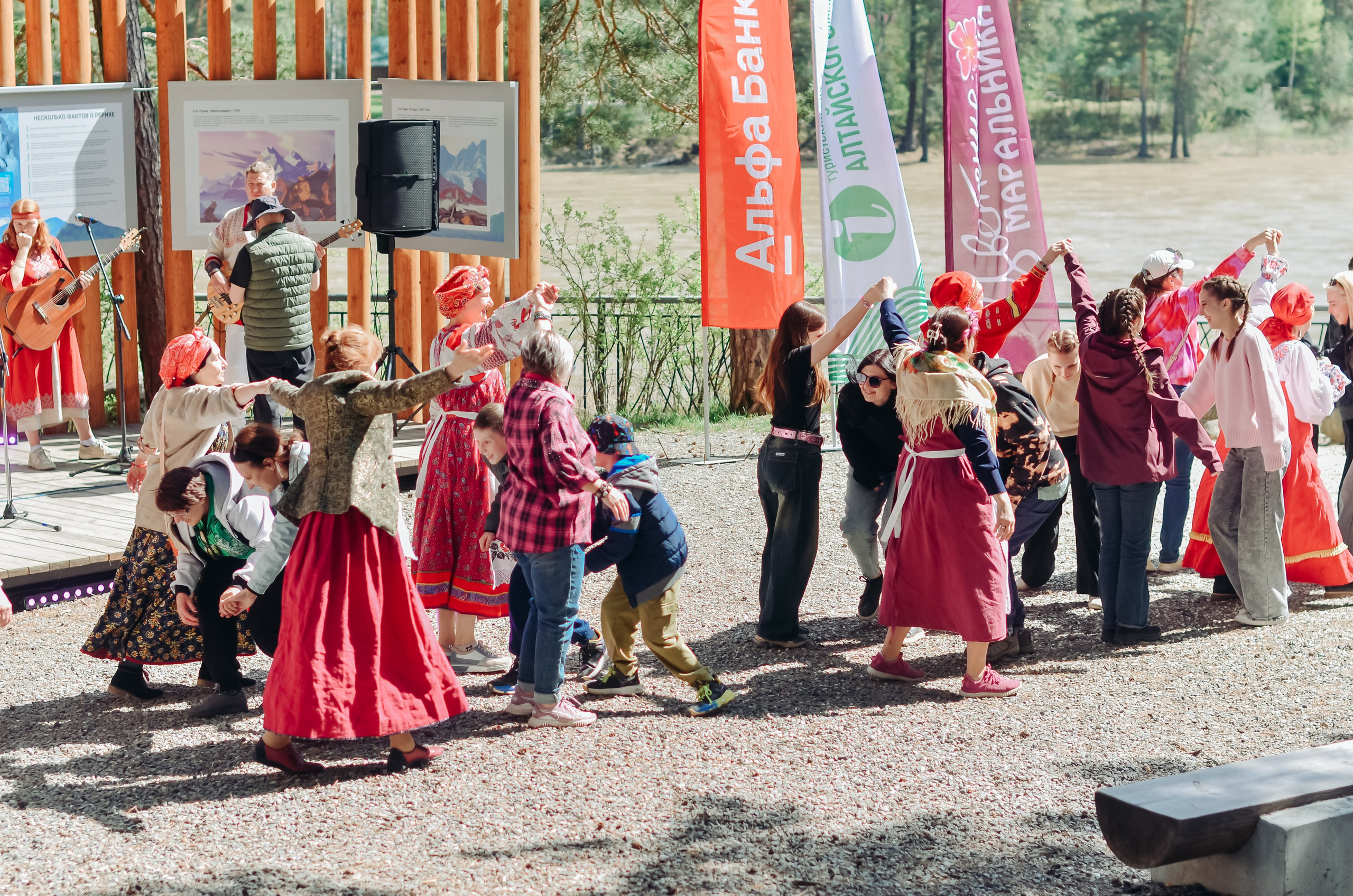 Фестиваль «Цветение Маральника на Алтае 2025». Фоторепортаж. Денисова Аля — фотограф для парных съемок и индивидуальных историй в Барнауле