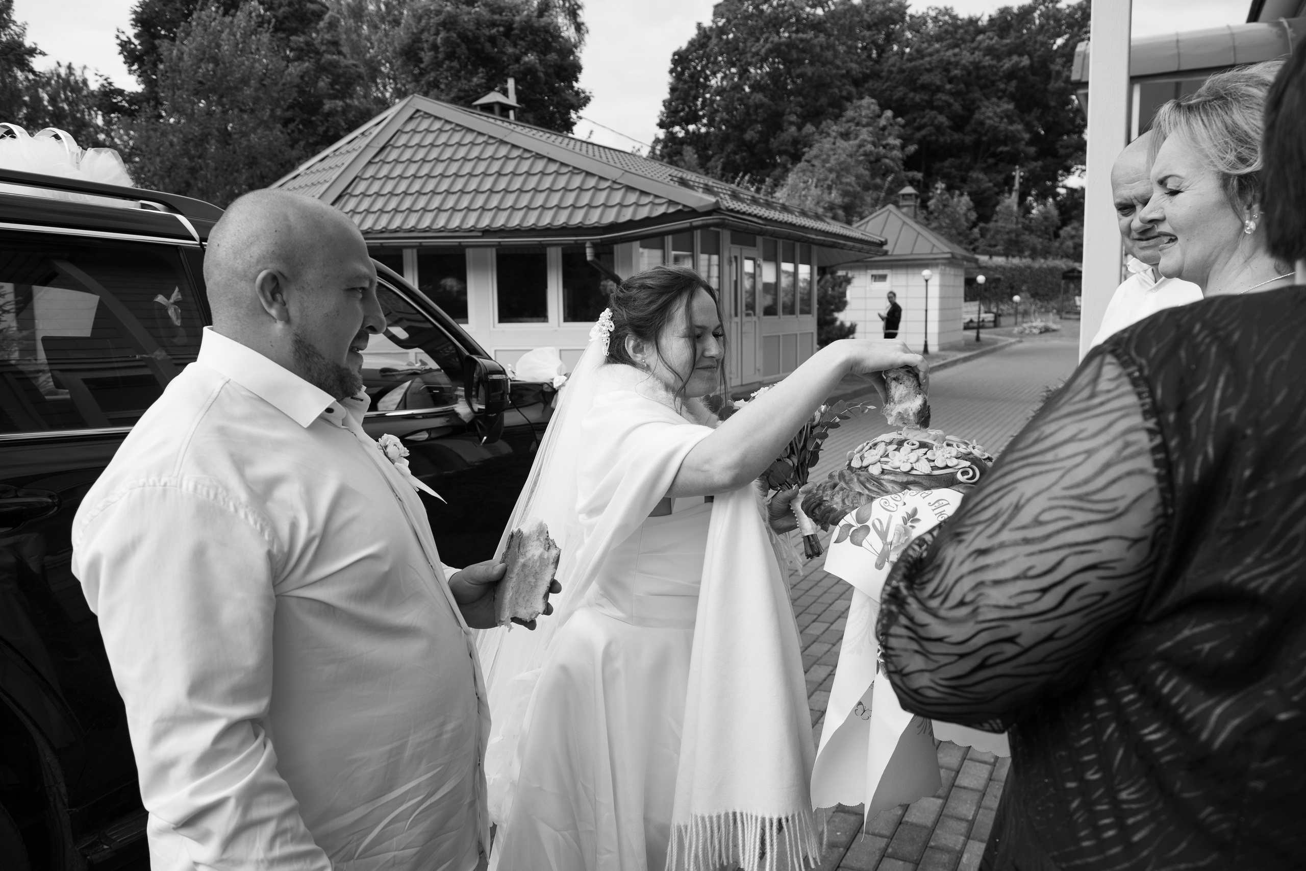 Свадебный банкет в Ашукино, встреча жениха и невесты, каравай, свадебный танец, свадебный торт. Юлия Егорова | Свадебный фотограф, семейный фотограф Москва, МО • Портреты • репортажи • день рождения • Love Story • дети