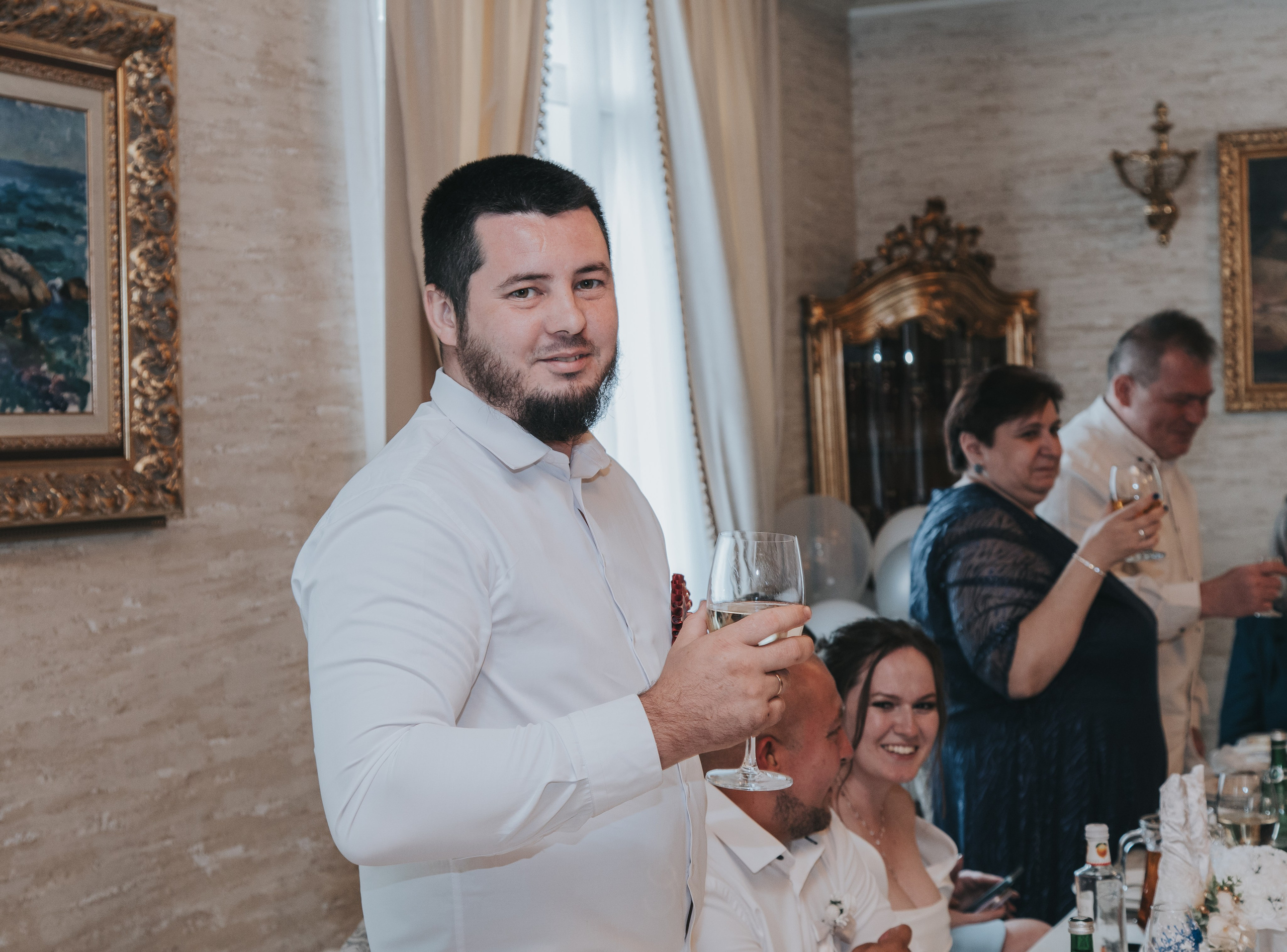 Свадебный банкет в Ашукино, встреча жениха и невесты, каравай, свадебный танец, свадебный торт. Юлия Егорова | Свадебный фотограф, семейный фотограф Москва, МО • Портреты • репортажи • день рождения • Love Story • дети