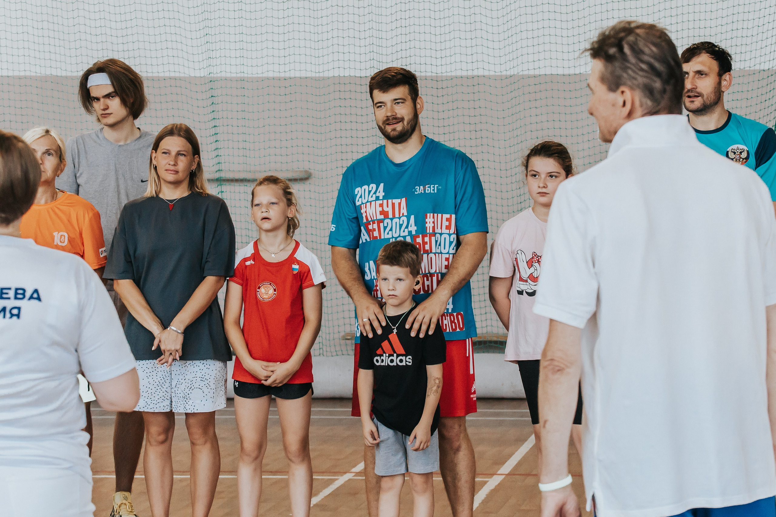 Репортажная спортивная съемка г. Королев стадион Металлист «папа, мама, я — спортивная семья». Юлия Егорова | Свадебный фотограф, семейный фотограф Москва, МО • Портреты • репортажи • день рождения • Love Story • дети