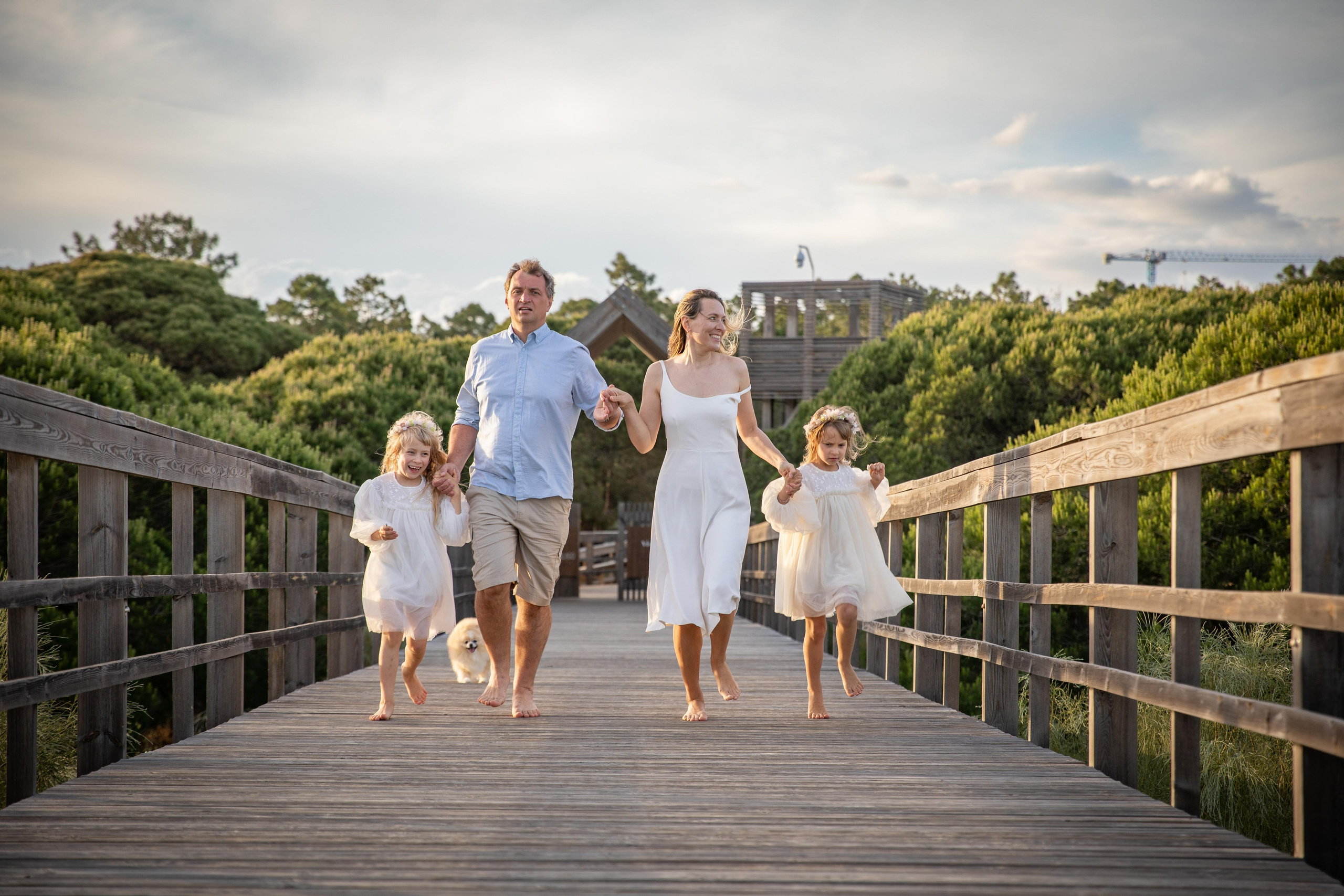 Family on the ocean. Professional Photographer in Portugal. Oksana Lomnova