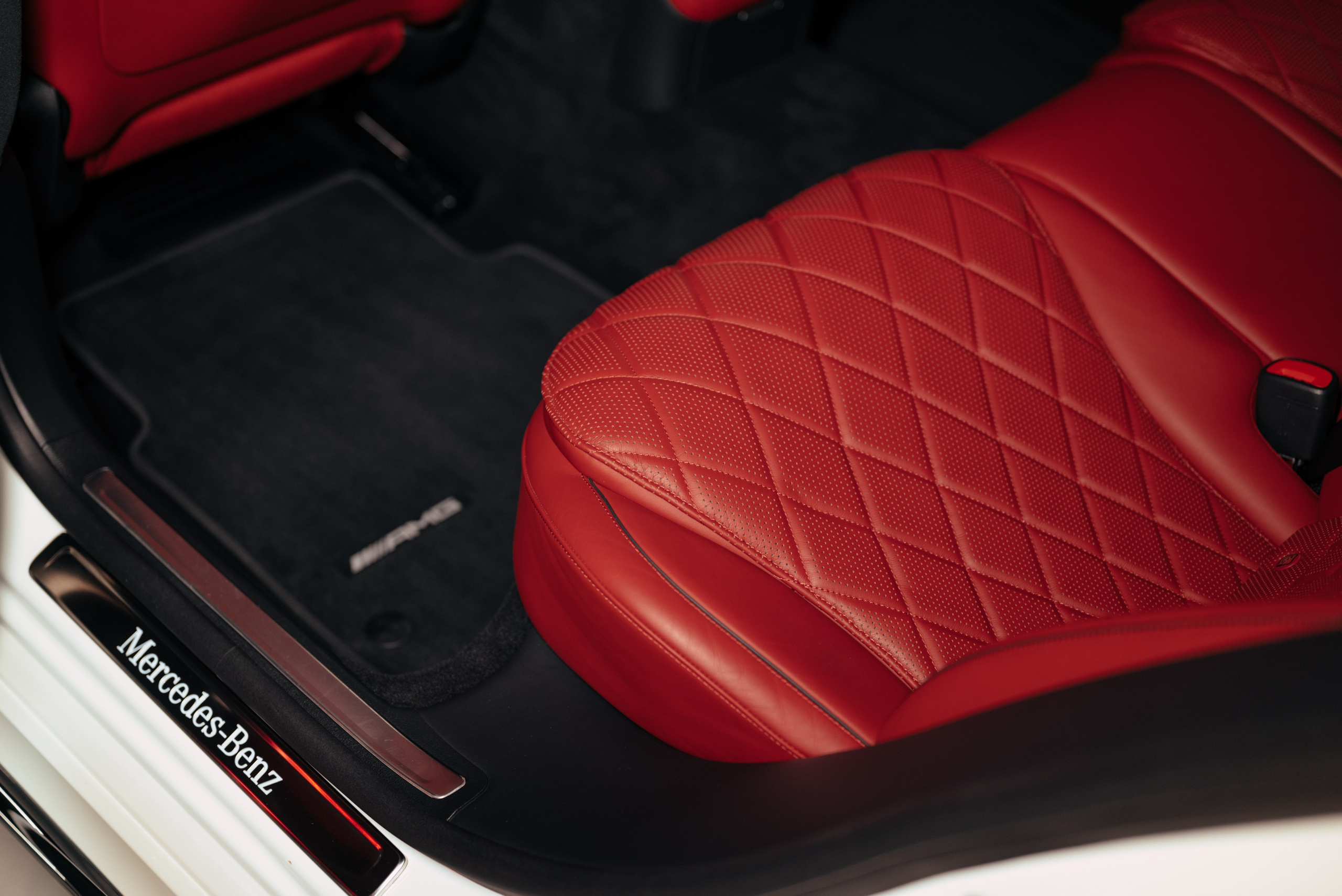 Mercedes 223 white on red. DeLorein