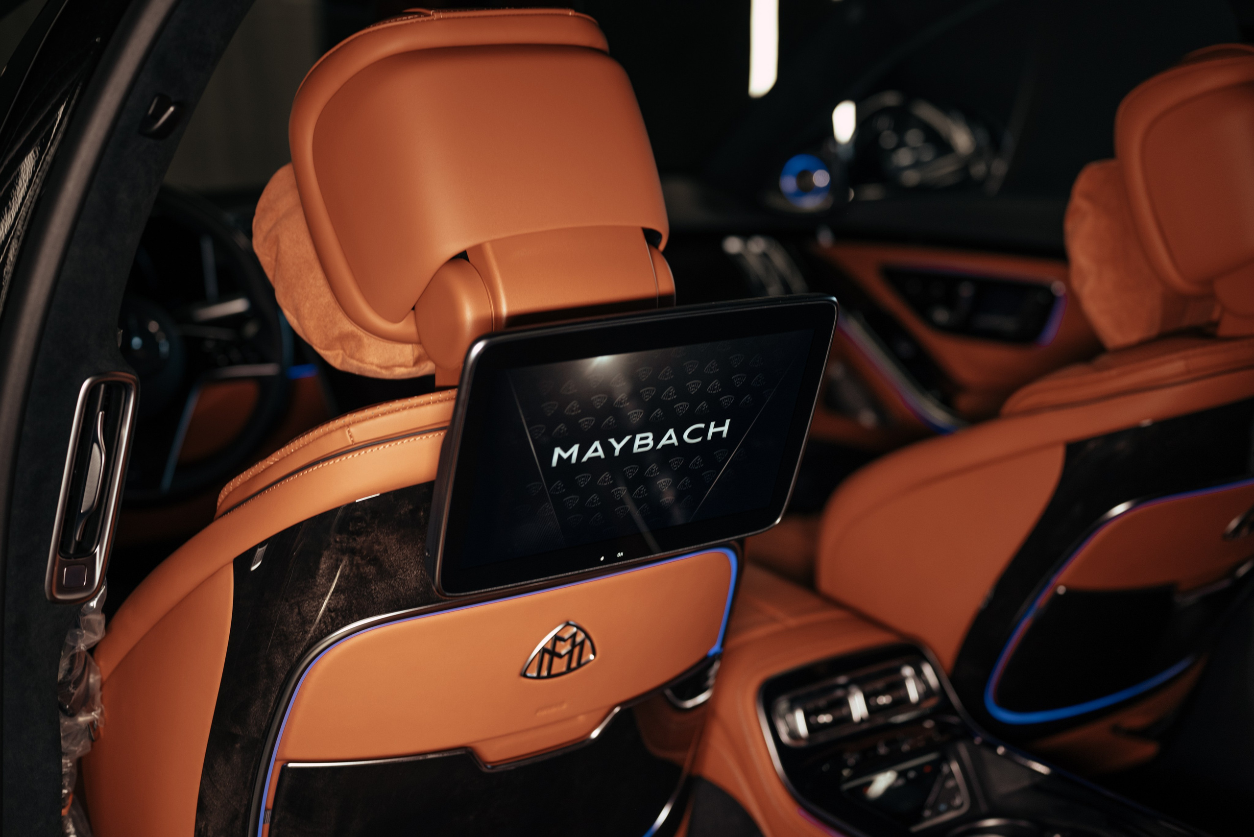 Mercedes Maybach v12 Black. DeLorein