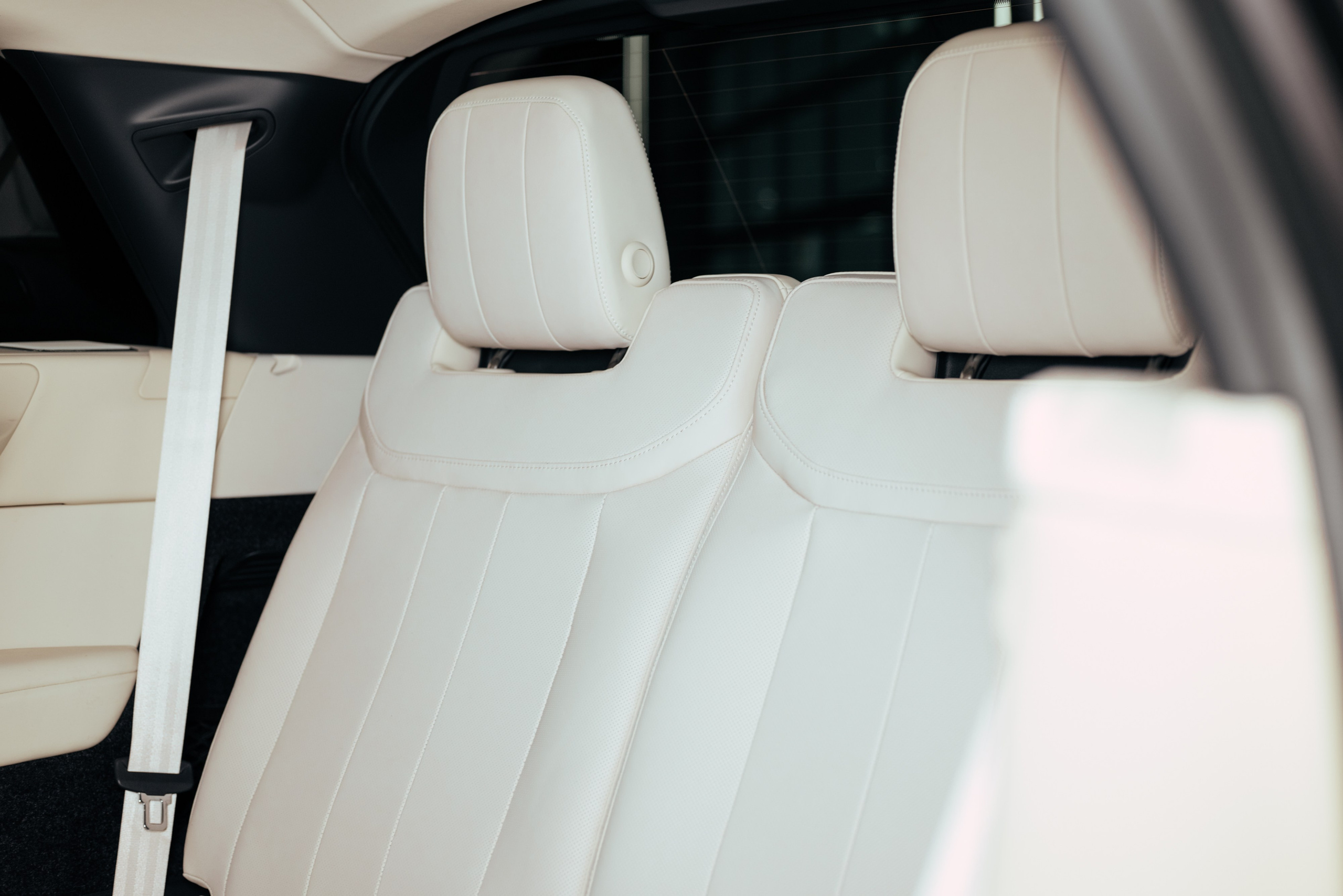 Range Rover long brown on white. DeLorein