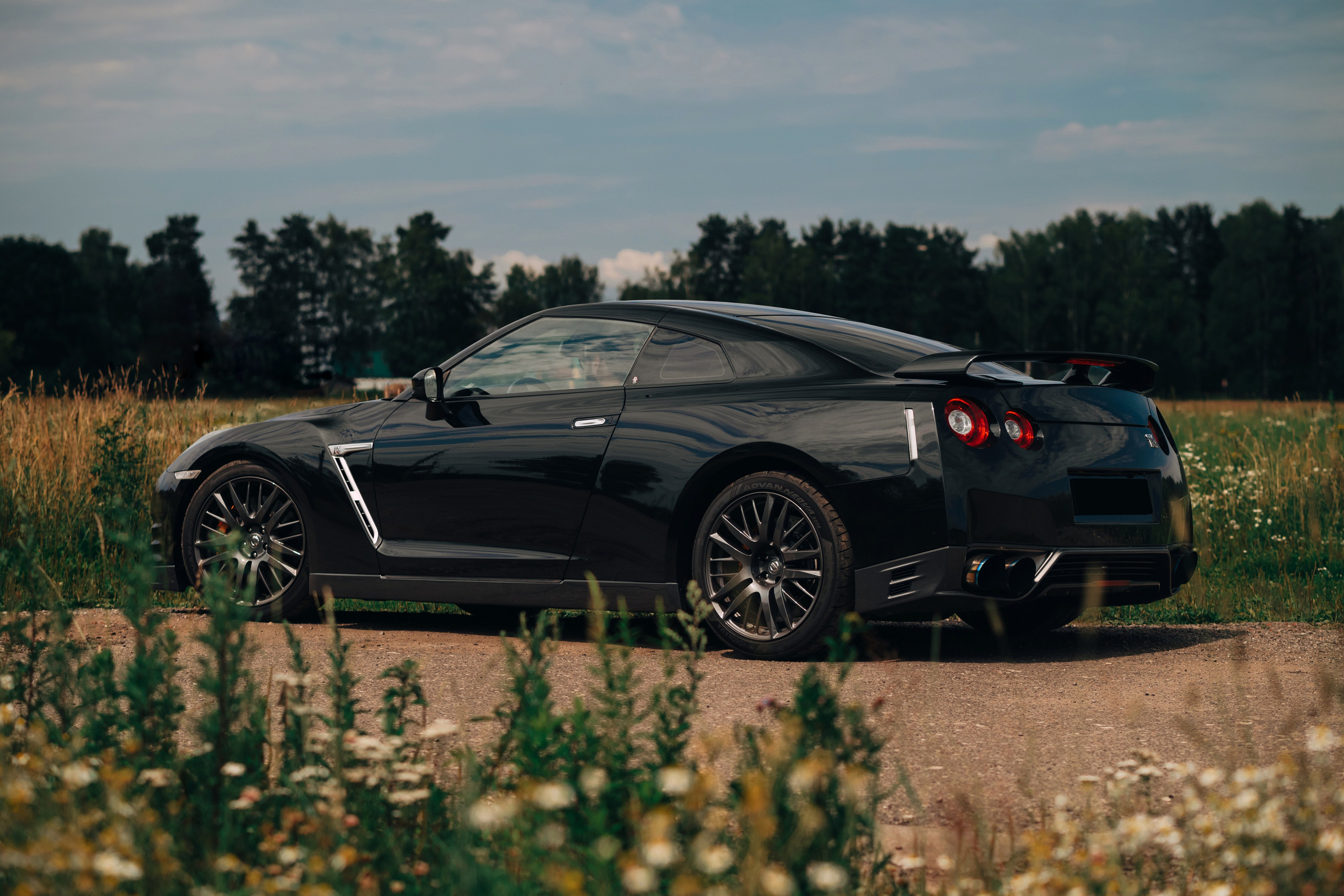 BMW M4 и GT-R 35. DeLorein