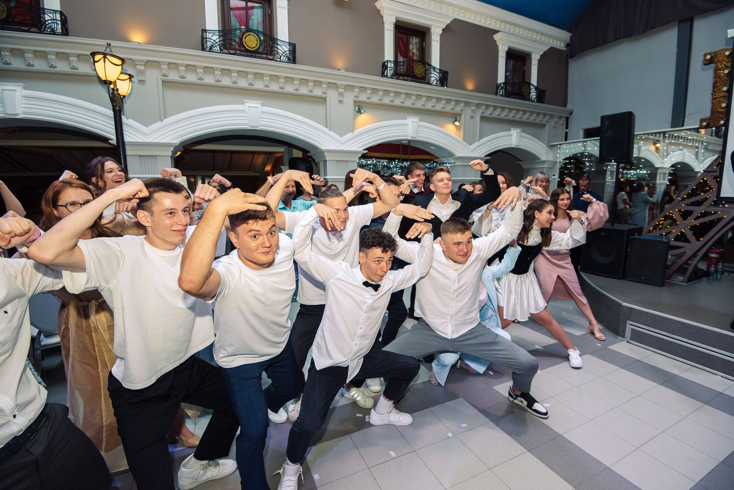 Выпускной 9-11классы. Выпускные книги Анапа Новороссийск Краснодар