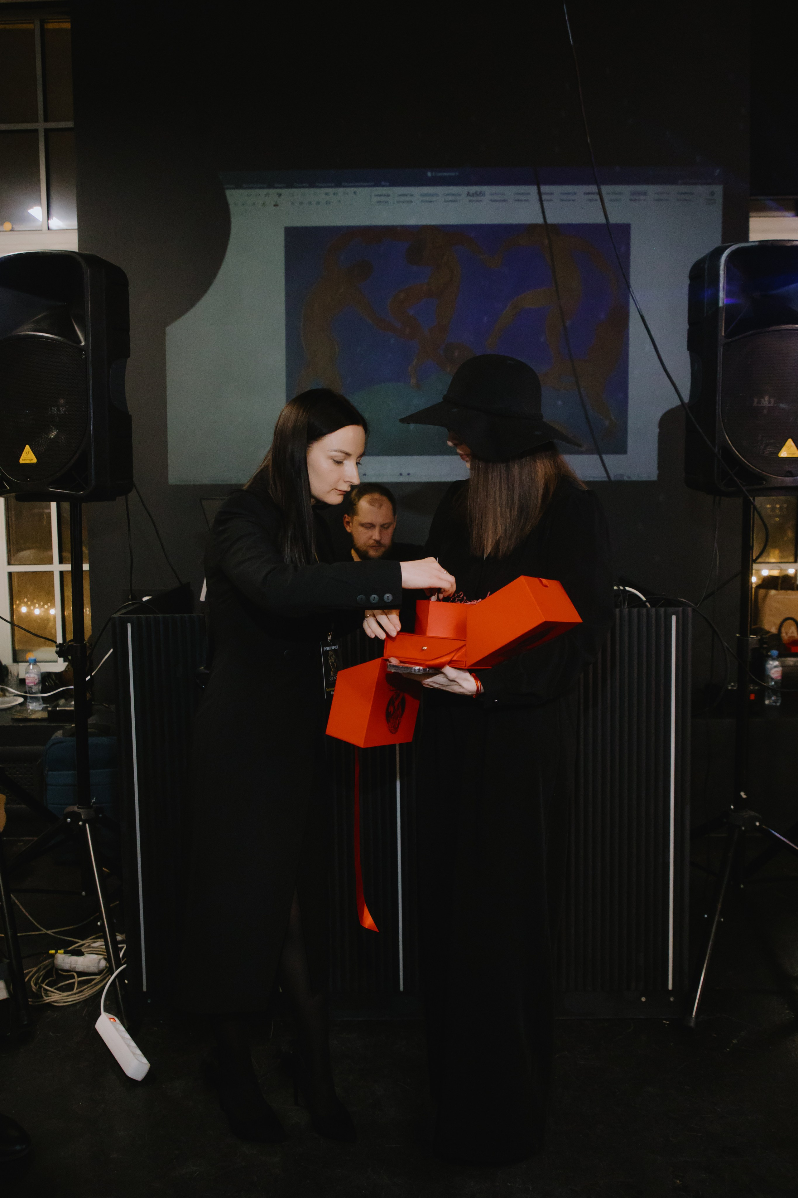 See `You Perfume. Фотограф в Москве и Санкт-Петербурге Дарина