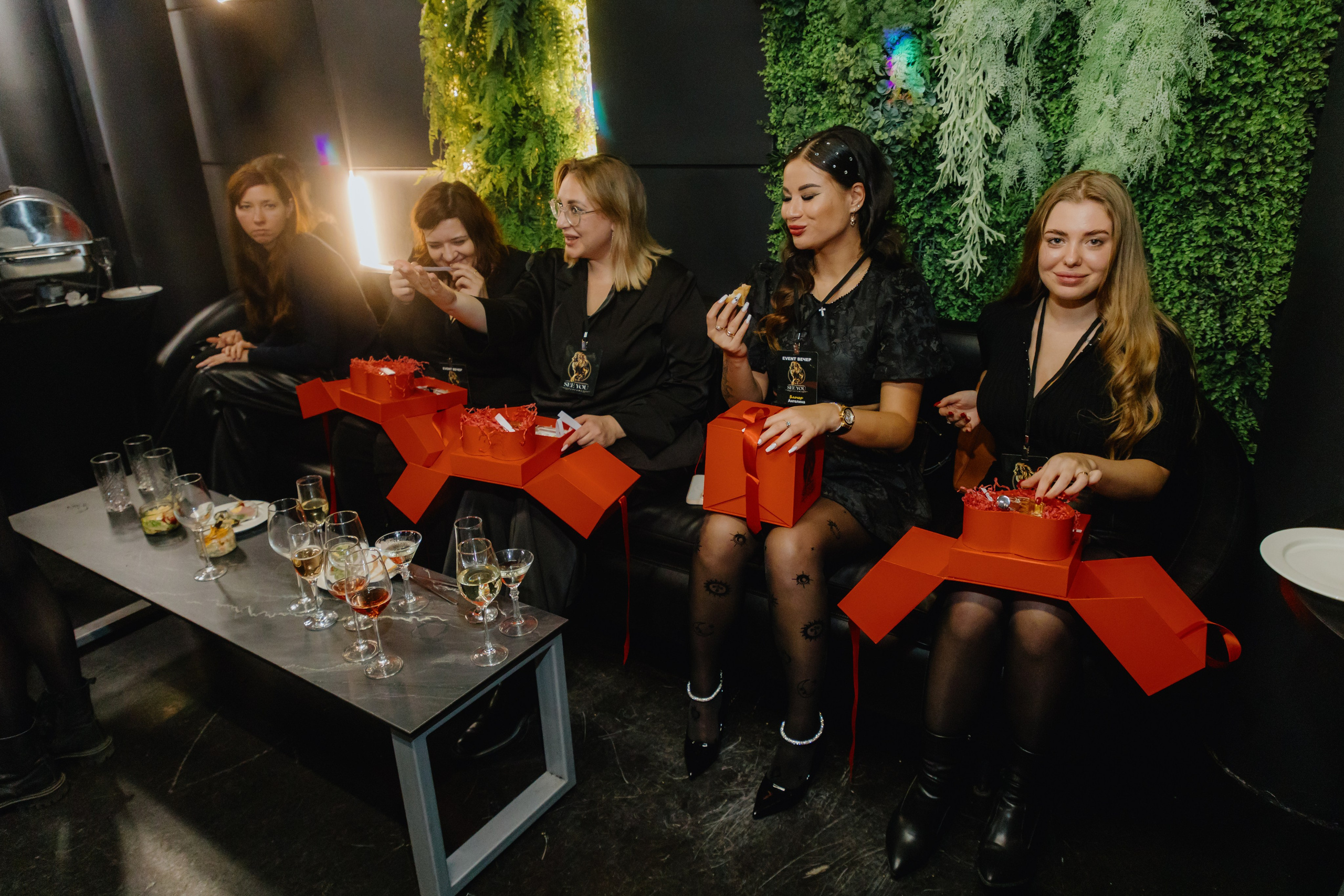 See `You Perfume. Фотограф в Москве и Санкт-Петербурге Дарина