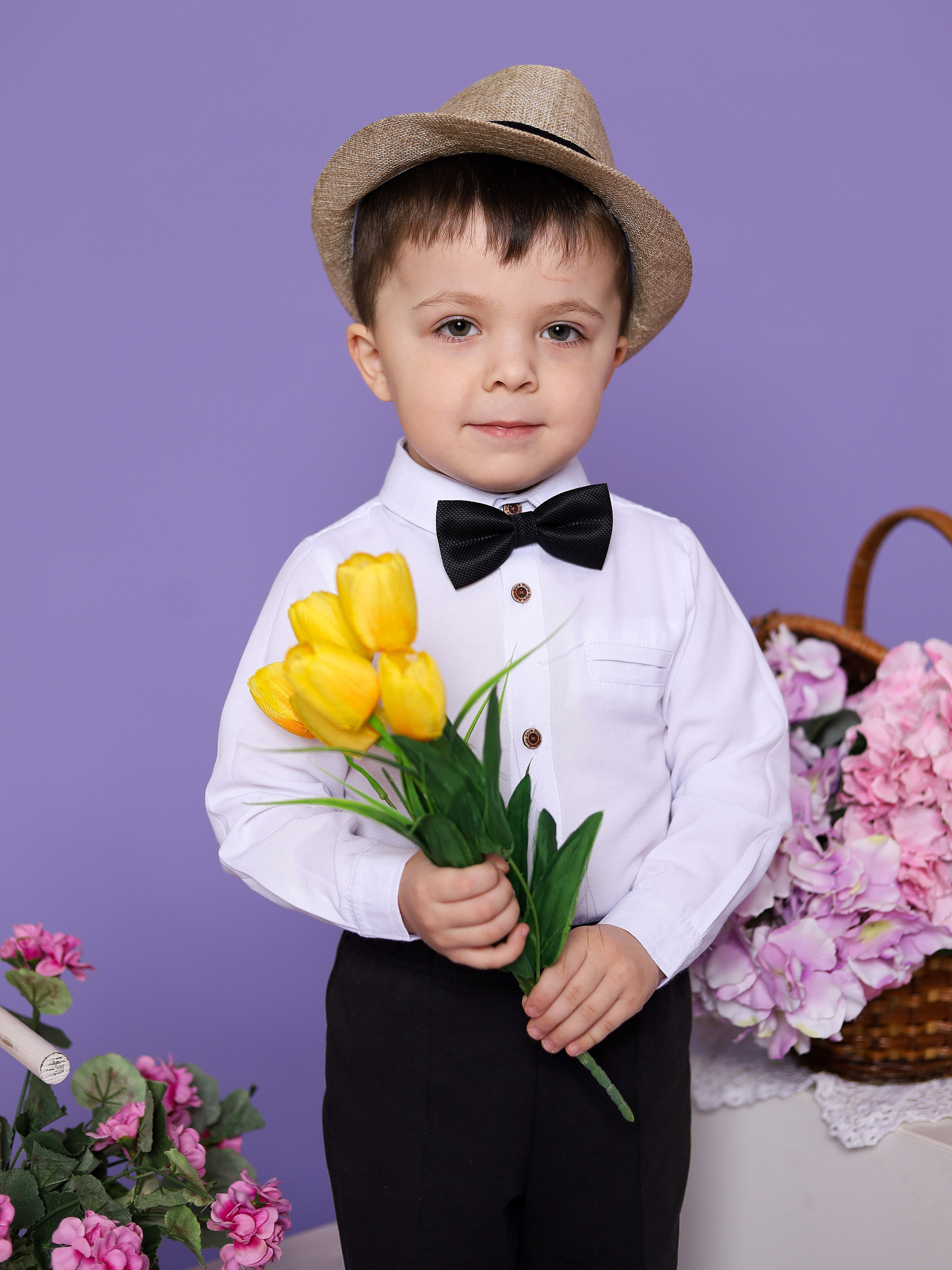 Общее фото в детском саду с выездным реквизитом в Тюмени. Выпускные альбомы в Тюмени для школ, садов, вузов спортивных секций