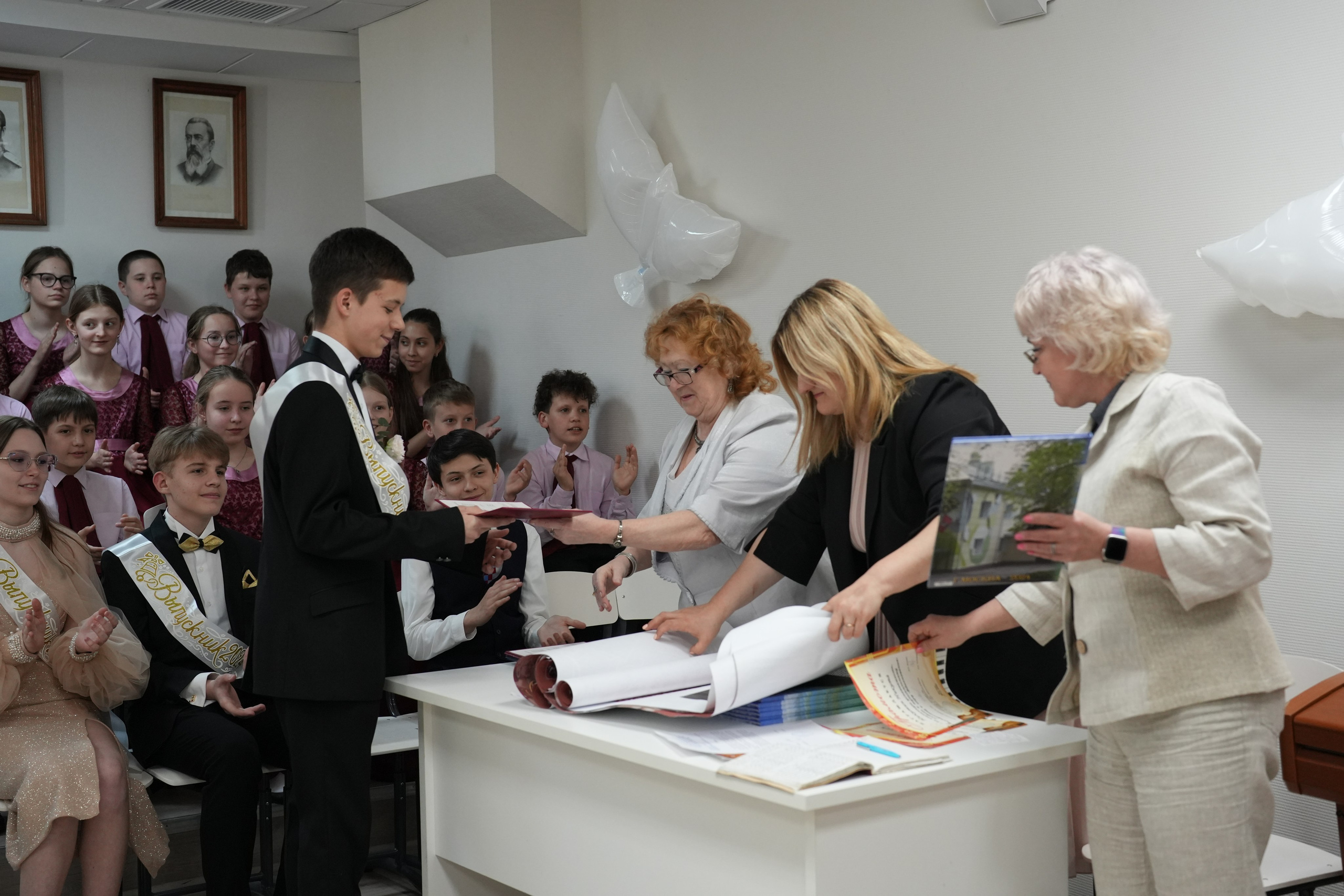 Выпускной в музыкально-хоровой школе г. Москвы № 106. Семейный и детский фотограф в Москве Оксана Чибизова