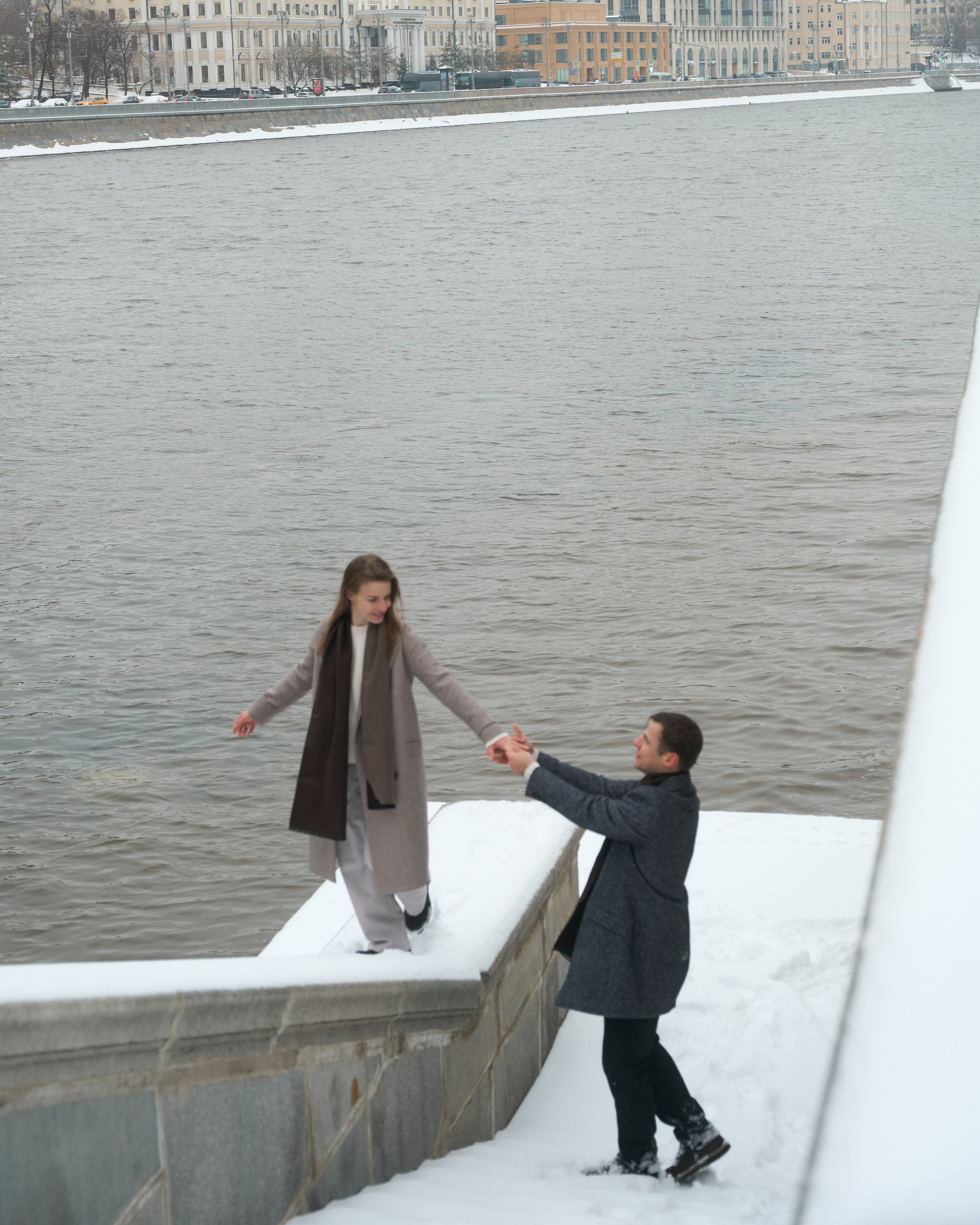 Любовь начинается с поцелуя. Minflo Photographer