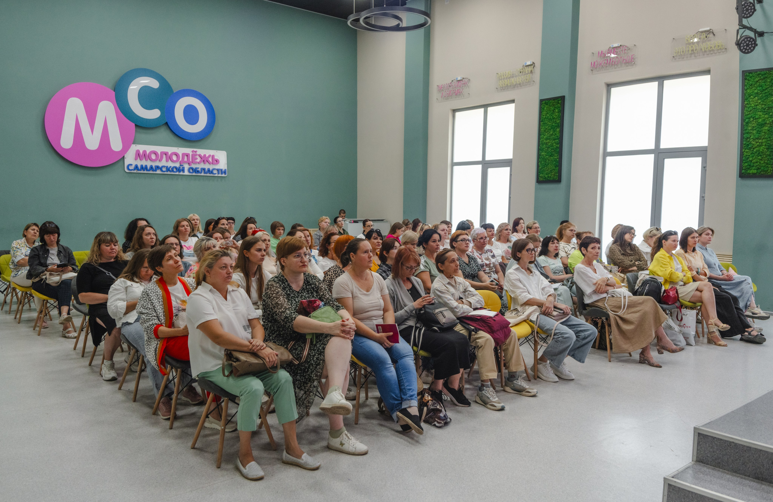 Люди, врачи на медицинской лекции о слухе детей, фонд Евита, Самара