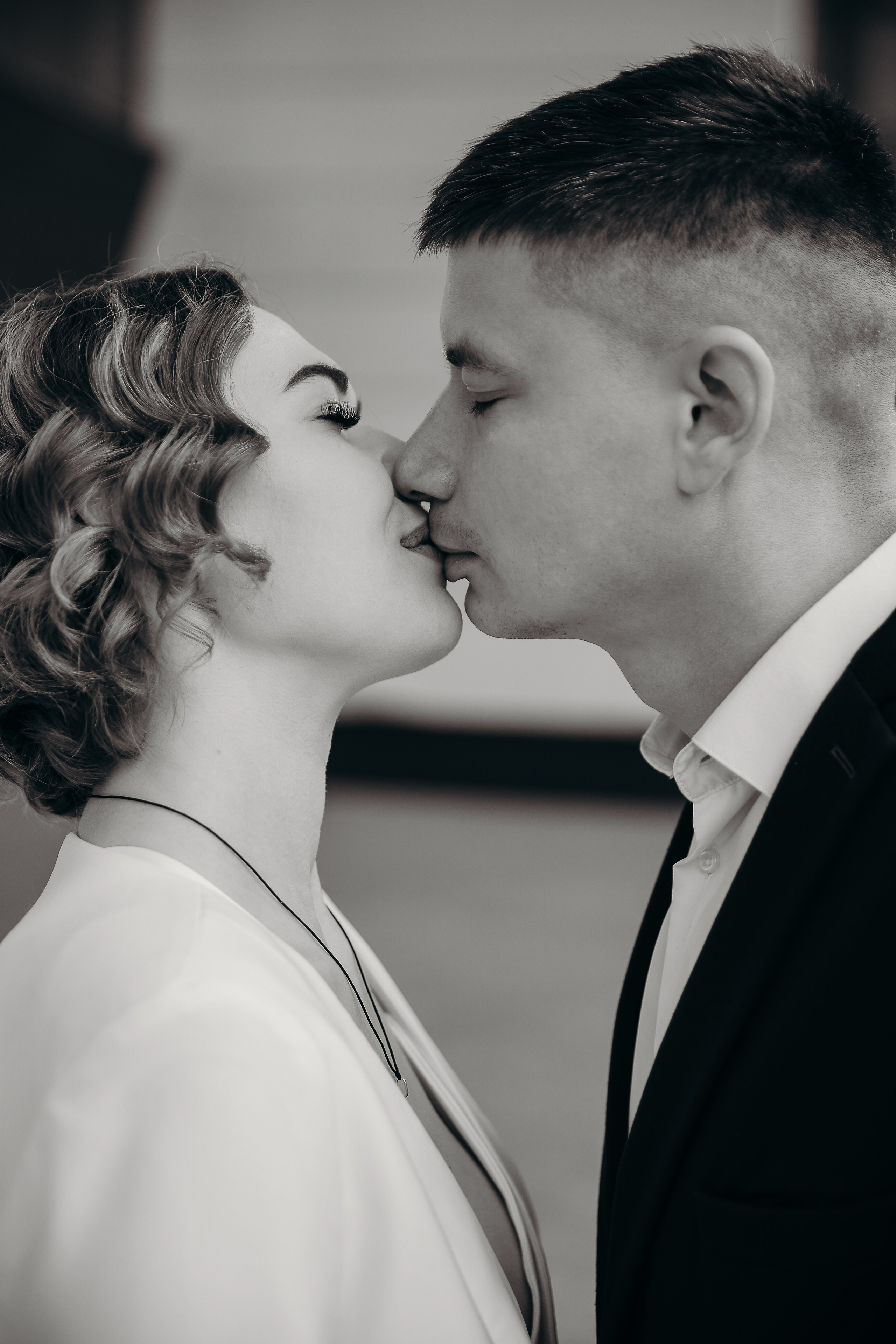 Свадебная прогулка в Екатерининском сквере 25.10.2024. Свадебный и семейный фотограф Виолетта Сидельникова. Краснодар, Россия, Беларусь, Европа