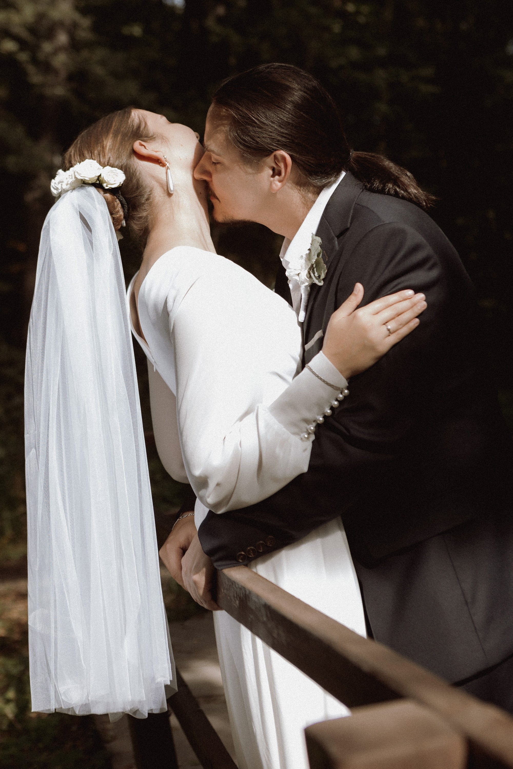 свадебная фотосессия в парке, идеи для фотосессии молодоженов